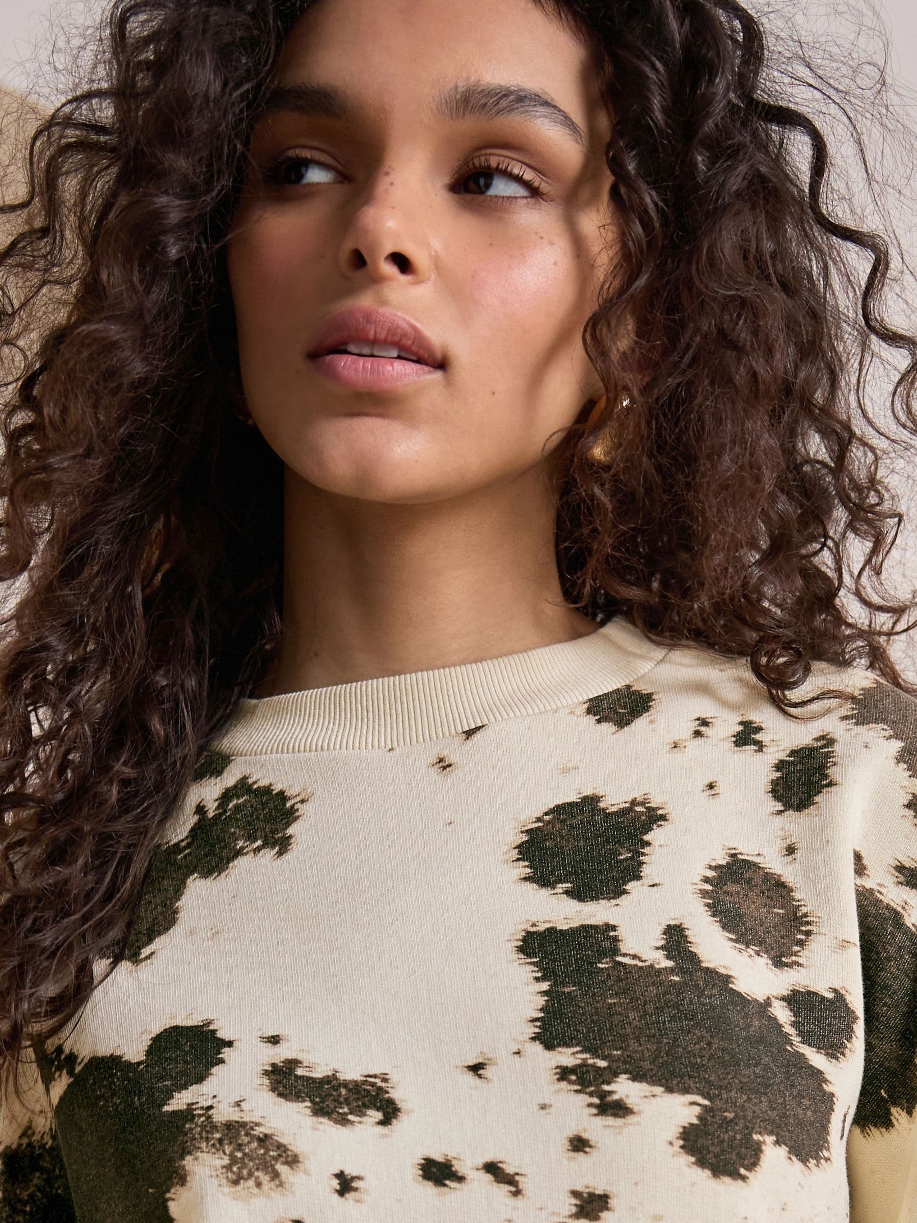 Chocolade Koe - Sweatshirt met ronde hals en all-overprint