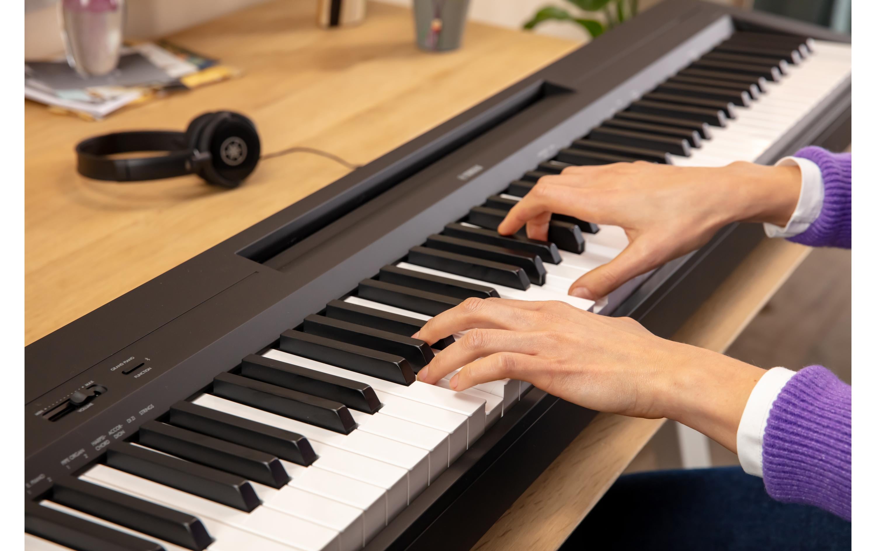 E-Piano P-145BT<br>Portables Piano mit 88 Tasten und Bluetooth