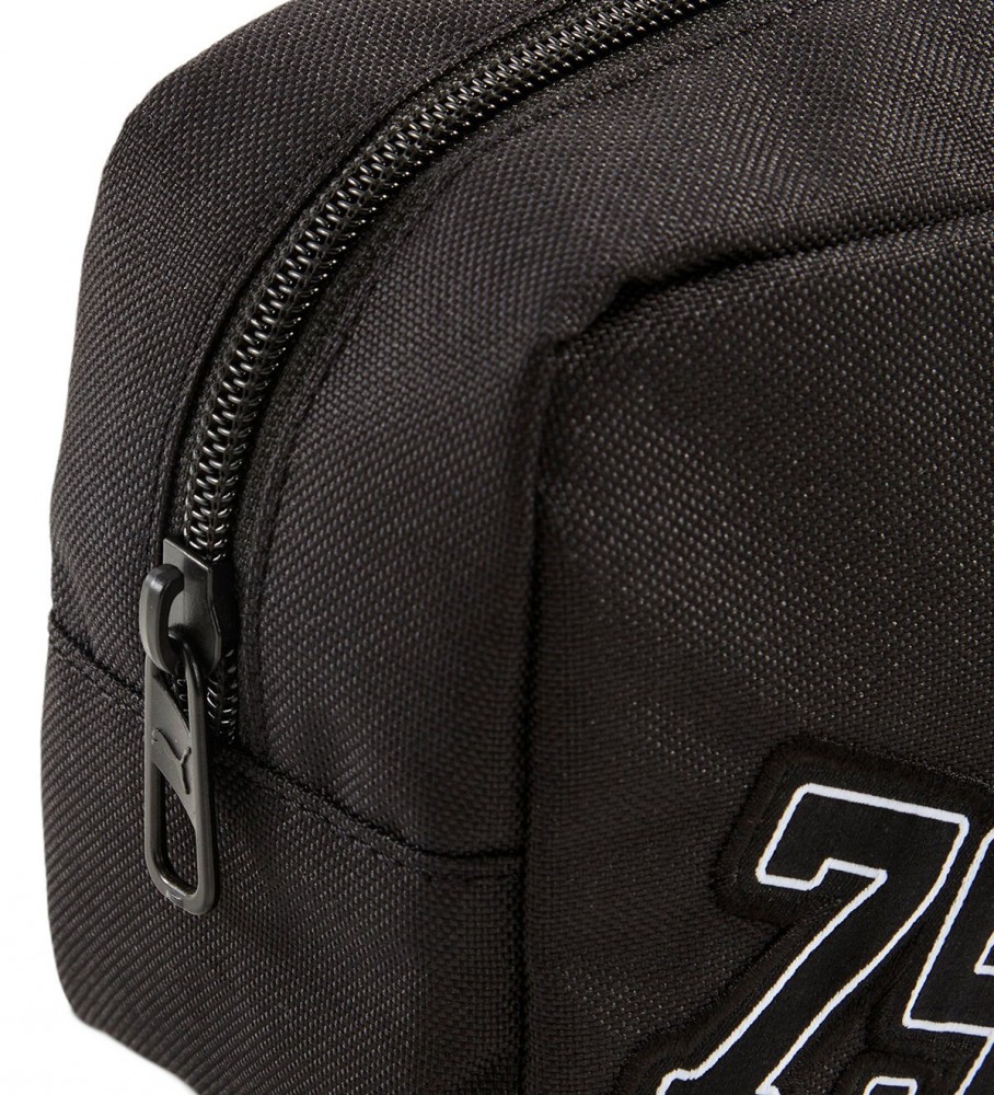 Capa preta Puma Patch