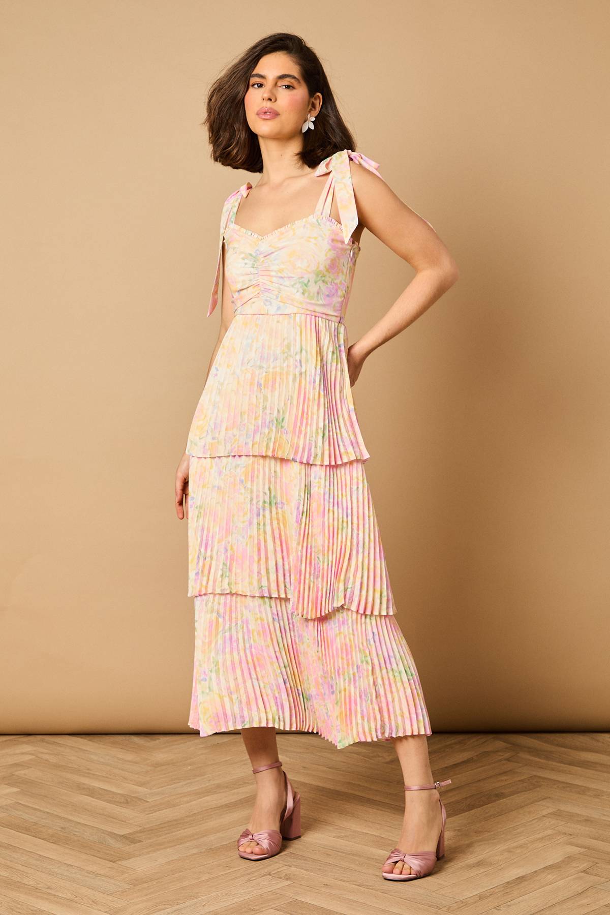 Oasis Robe Midi Plissée à Imprimé Fleuri Ditsy avec Bretelles Nouées