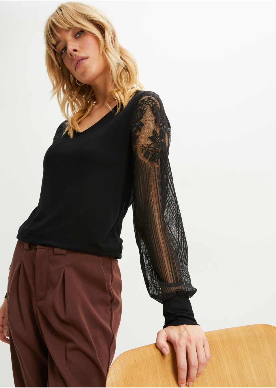 T-shirt manches longues avec manches en dentelle