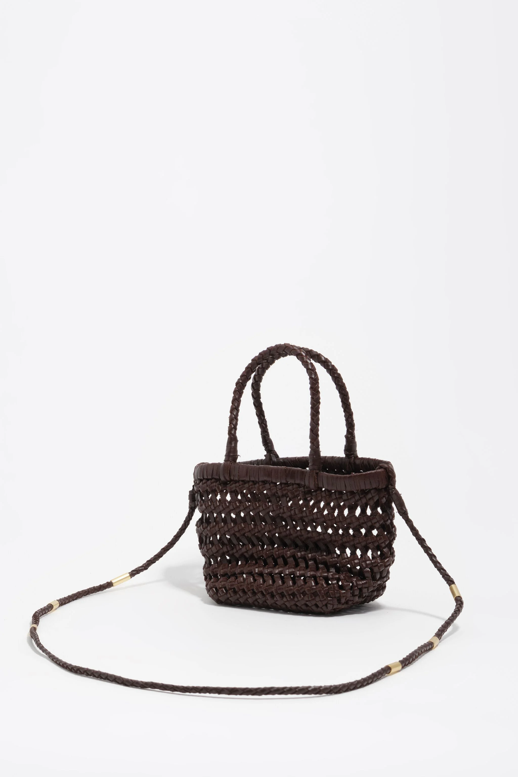 Bolsa pequena de couro trançado marrom escuro