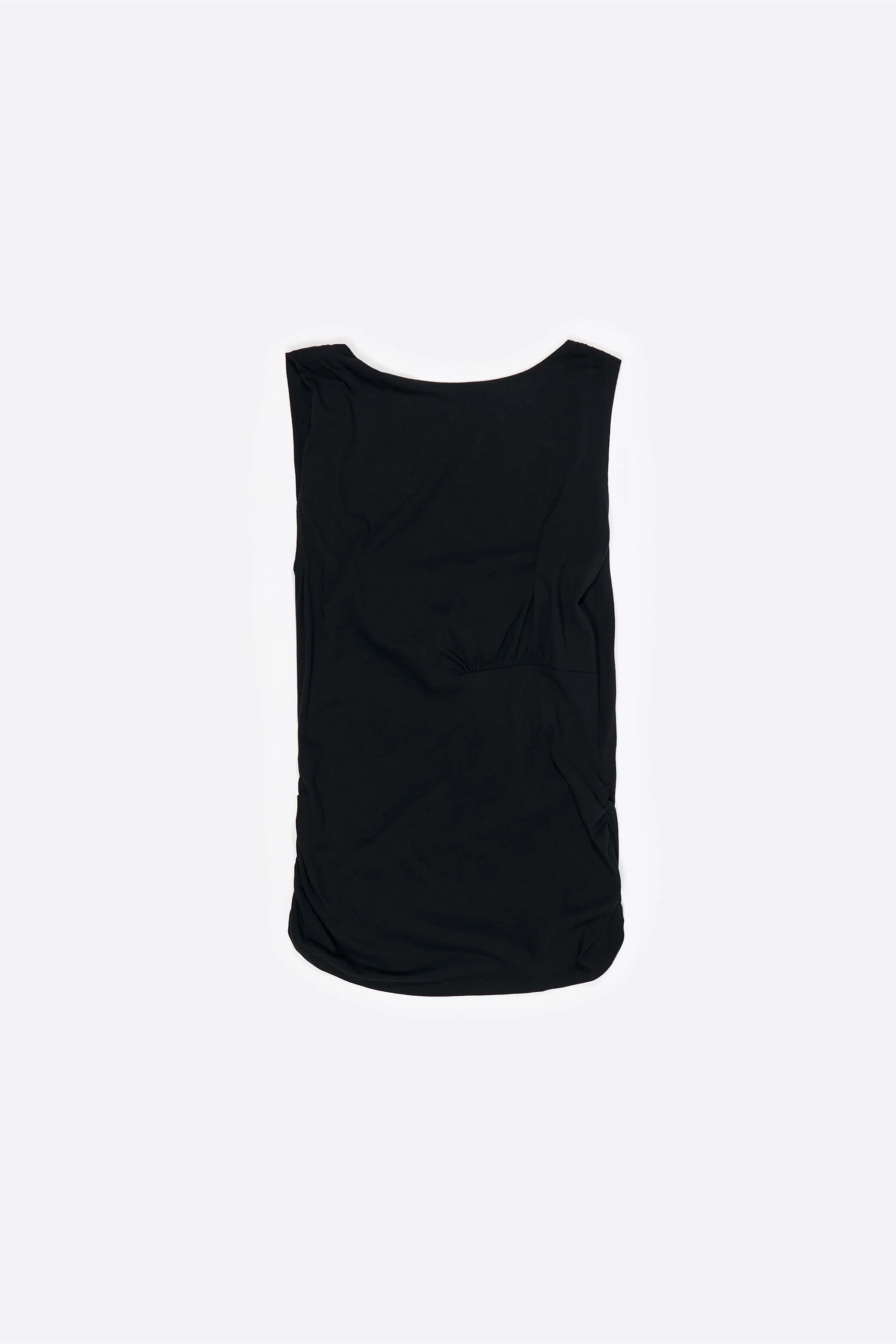 Top preto justo com elástico e costas abertas