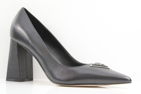 Guess Pumps