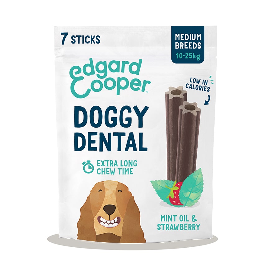 Palitos dentais Edgard & Cooper com sabor de menta e morango para cães de porte médio.