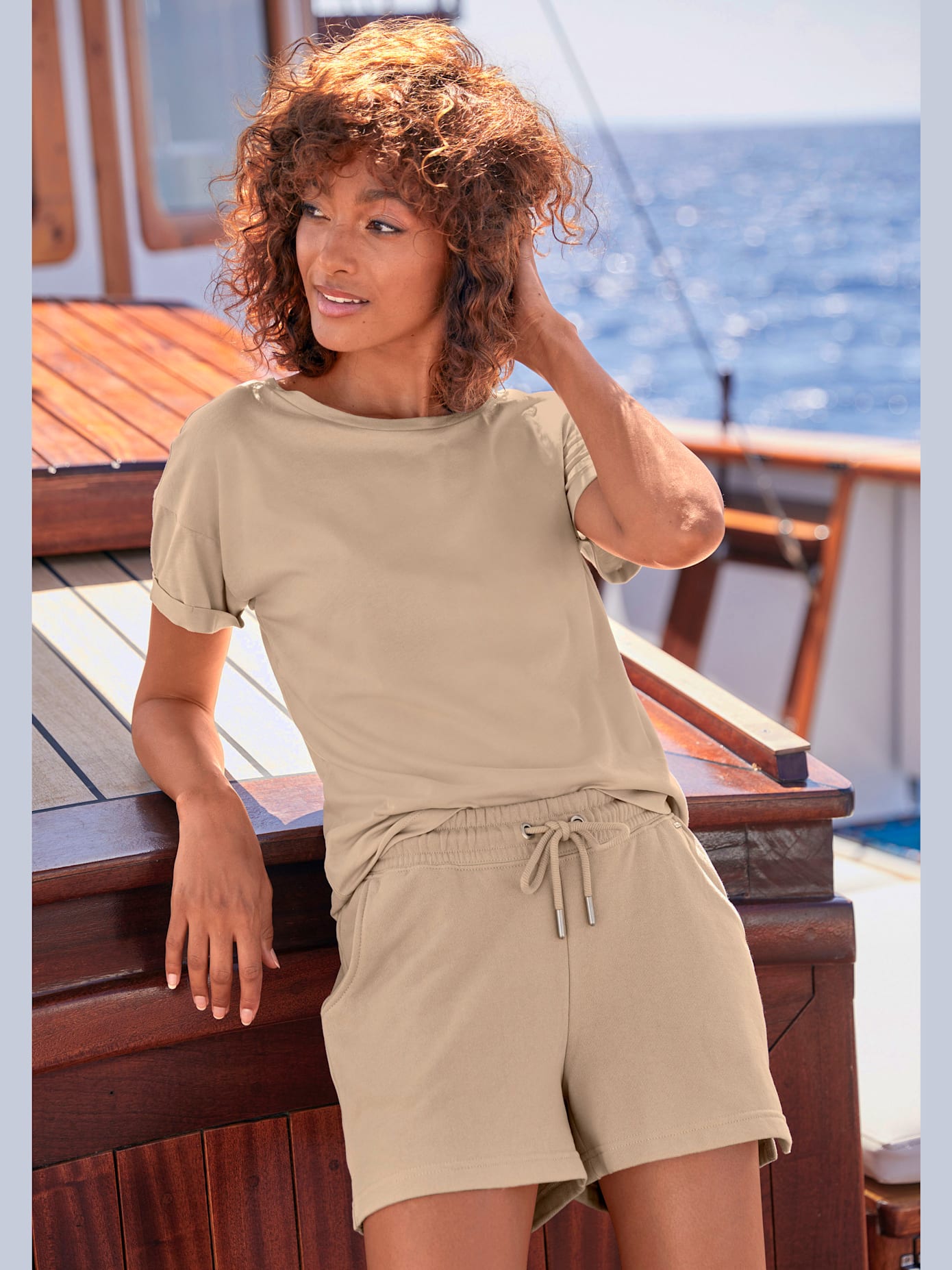 Short en matière sweat short avec ceinture à coulisse élastique