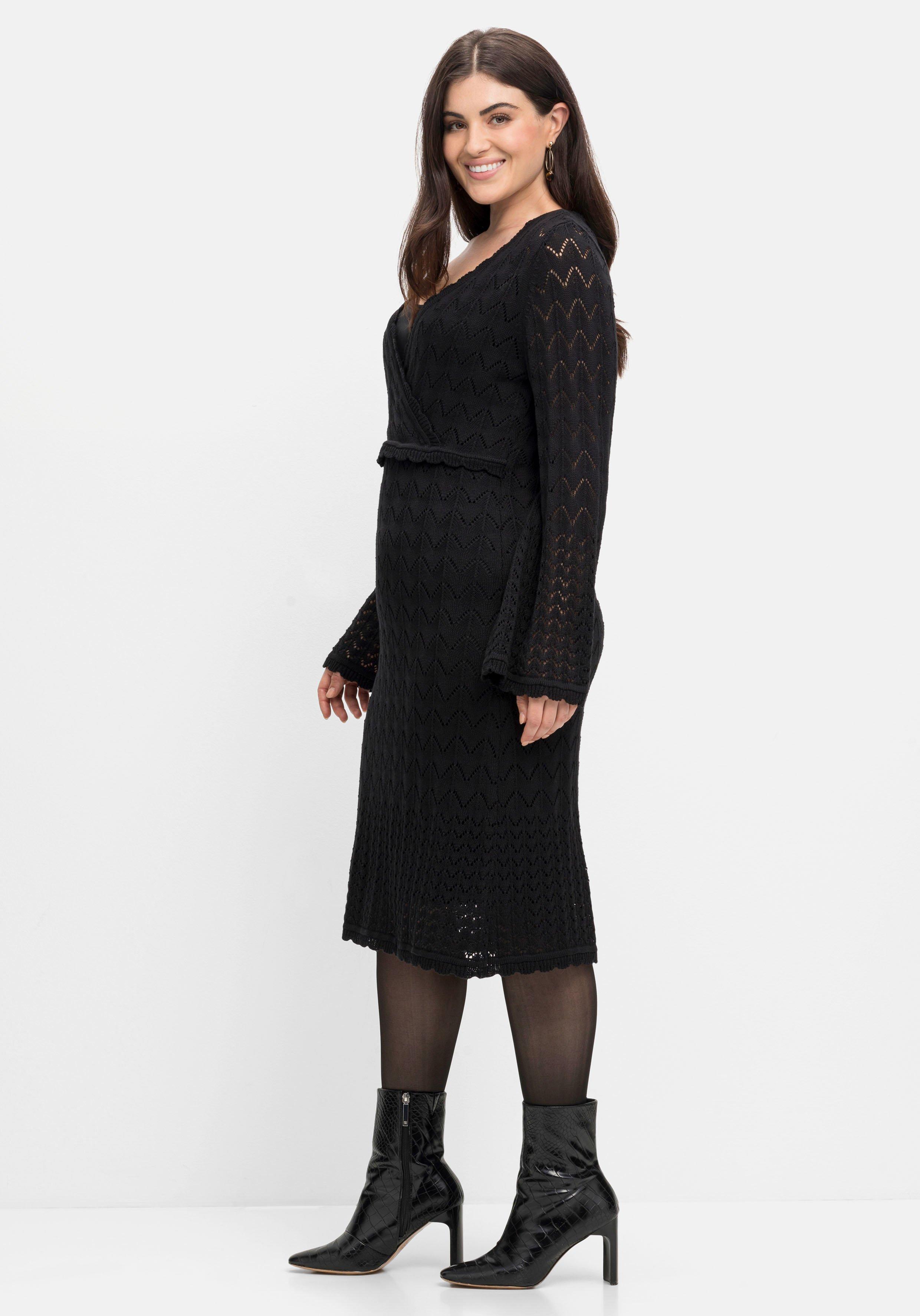 Strickkleid im Ajourmuster und in Wickeloptik