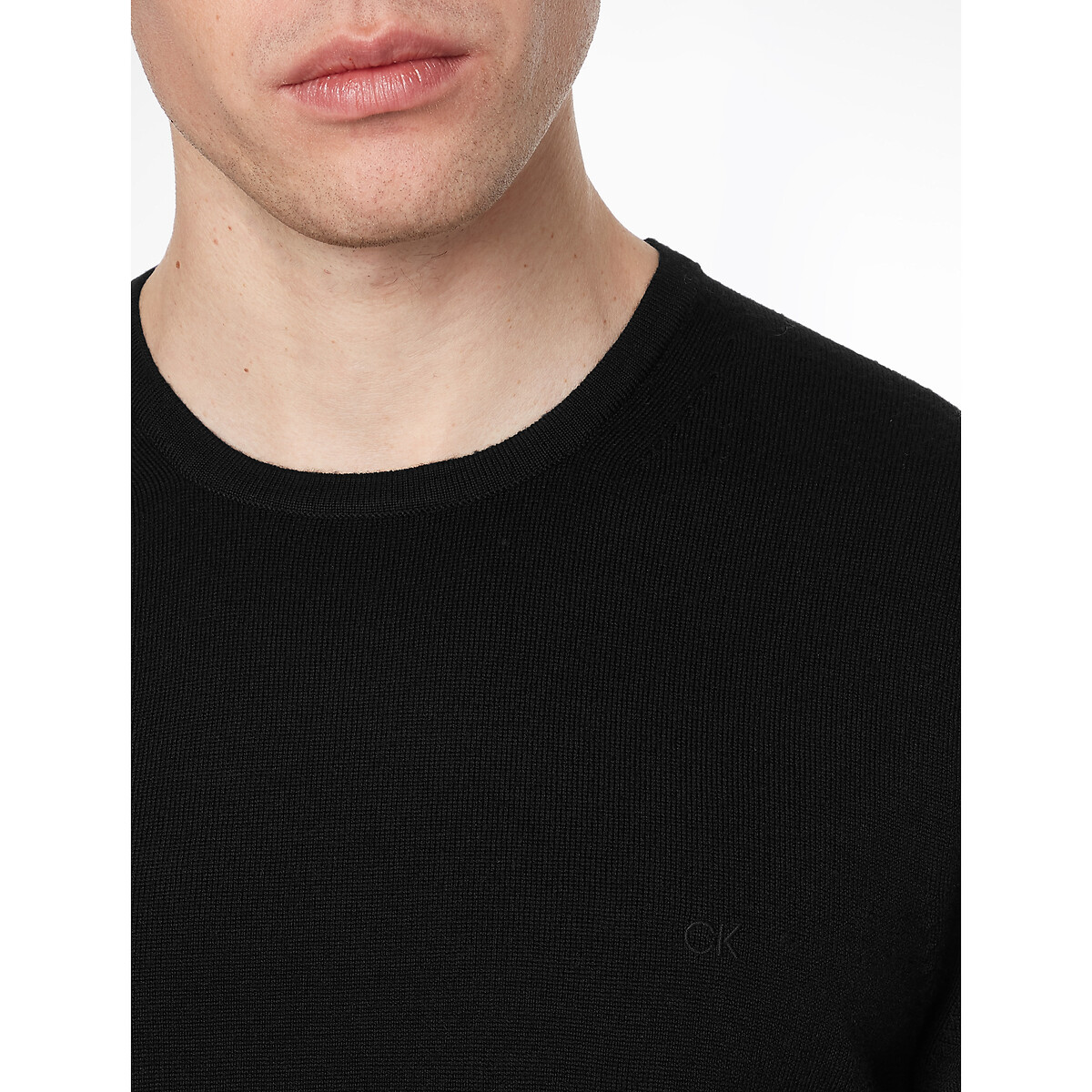 CALVIN KLEIN<br>Suéter de lã com gola redonda