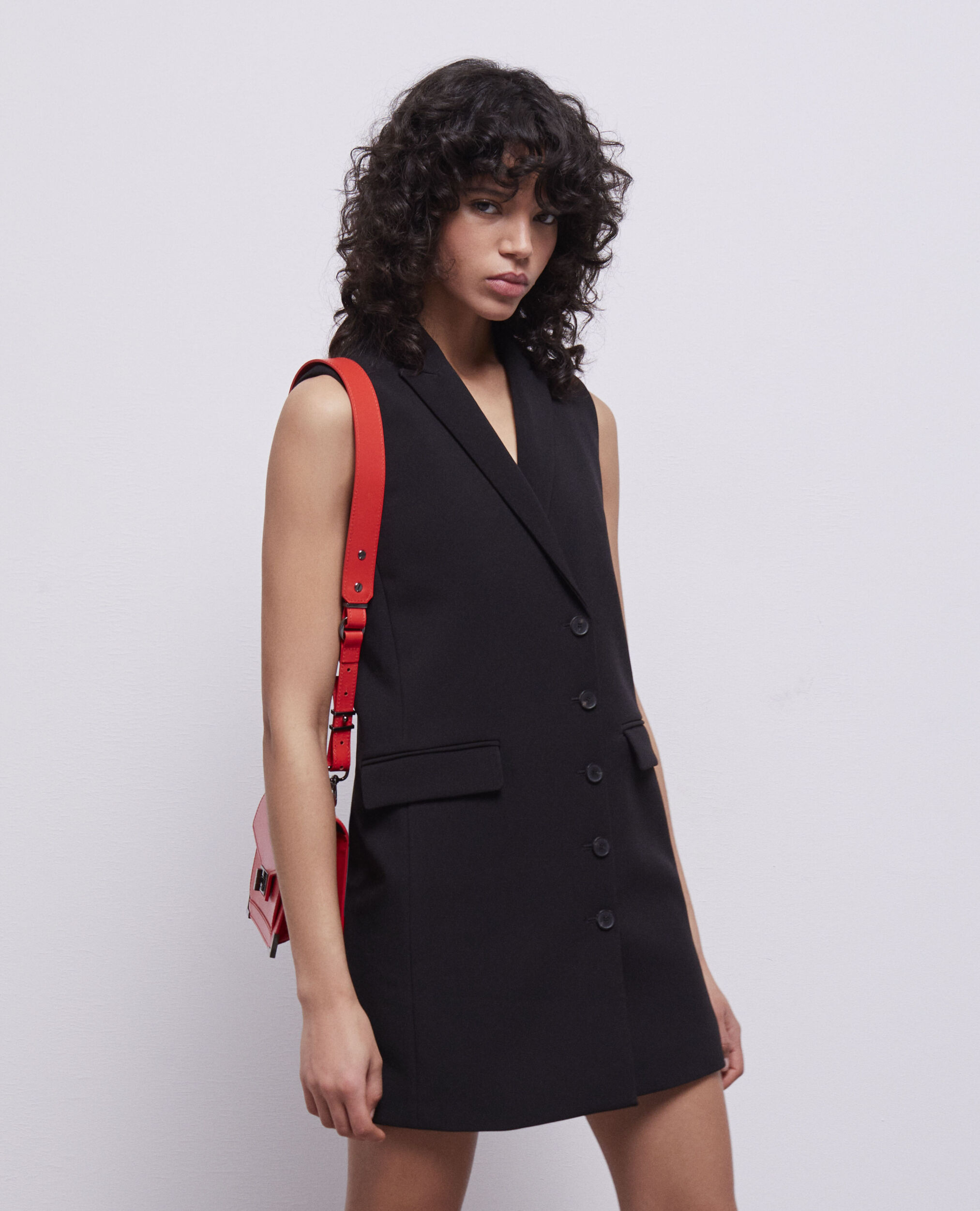 Robe courte en crêpe noire