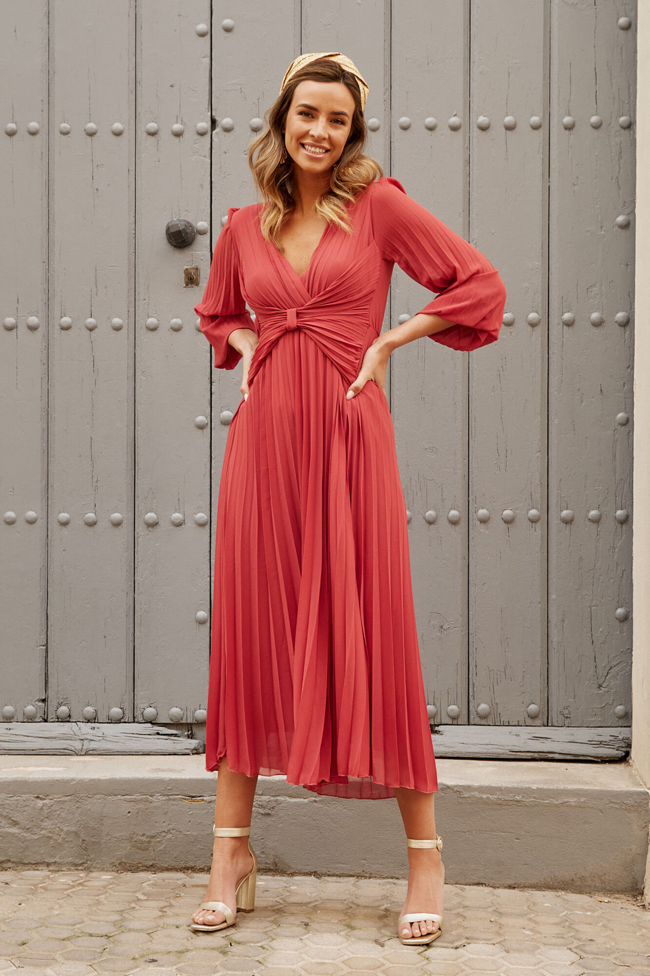 Vestido longo plissado com nó no peito - Vermelho