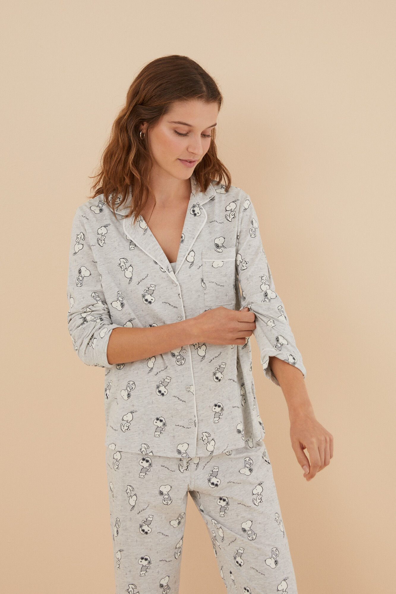 Pijama longo estilo camisa do Snoopy, 100% algodão.