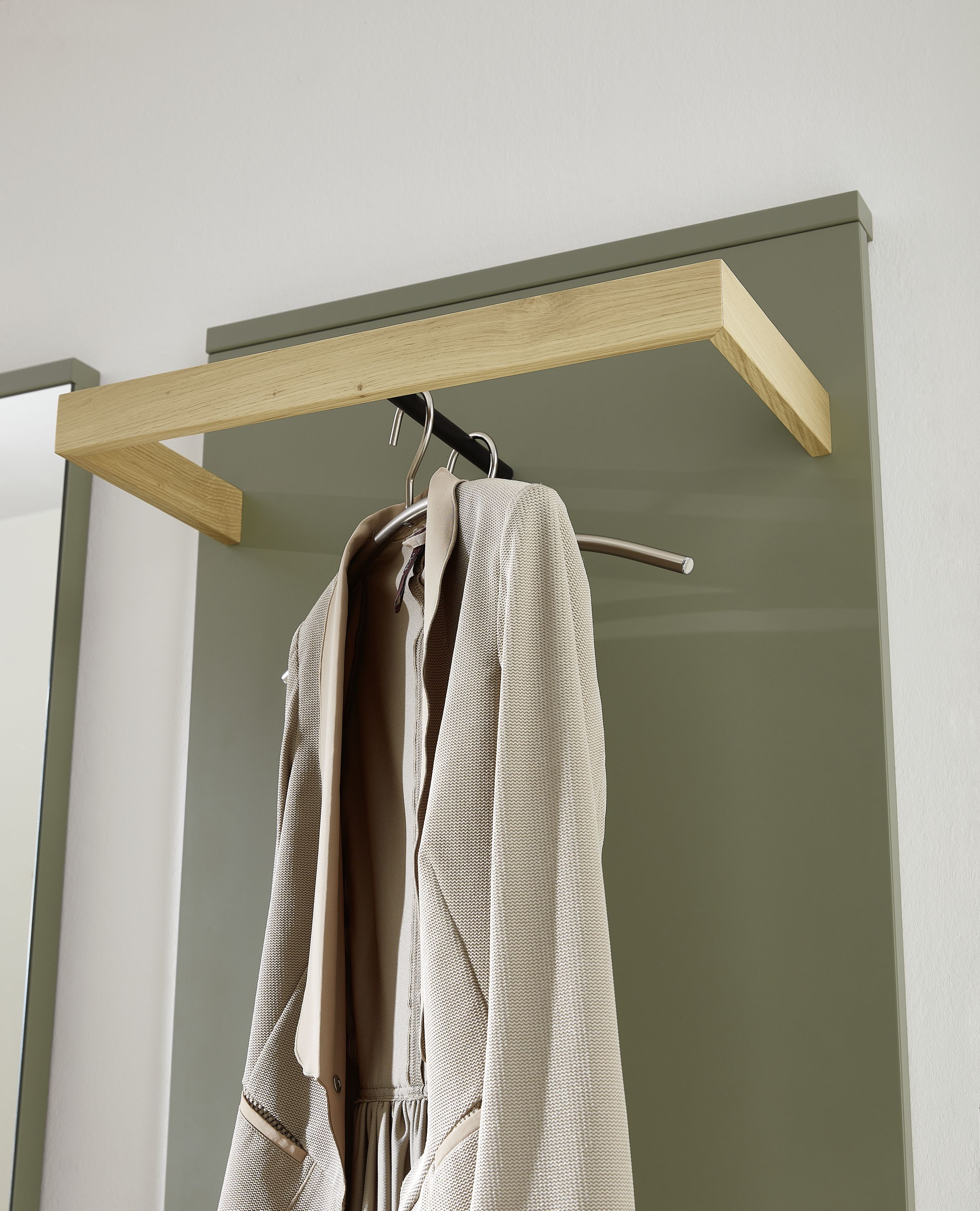 Garderobe MONDO ARTIST