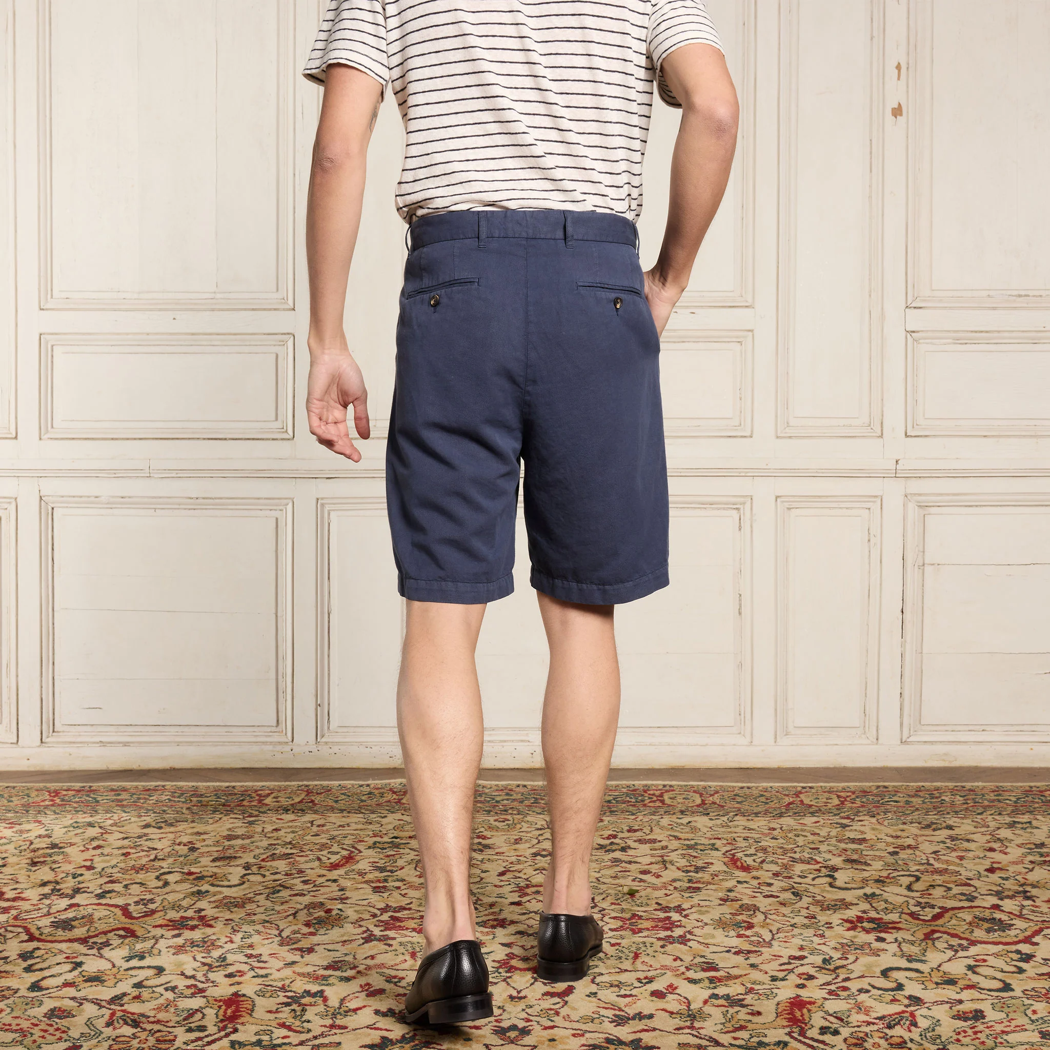 Navy cotton and linen double-pleated shorts