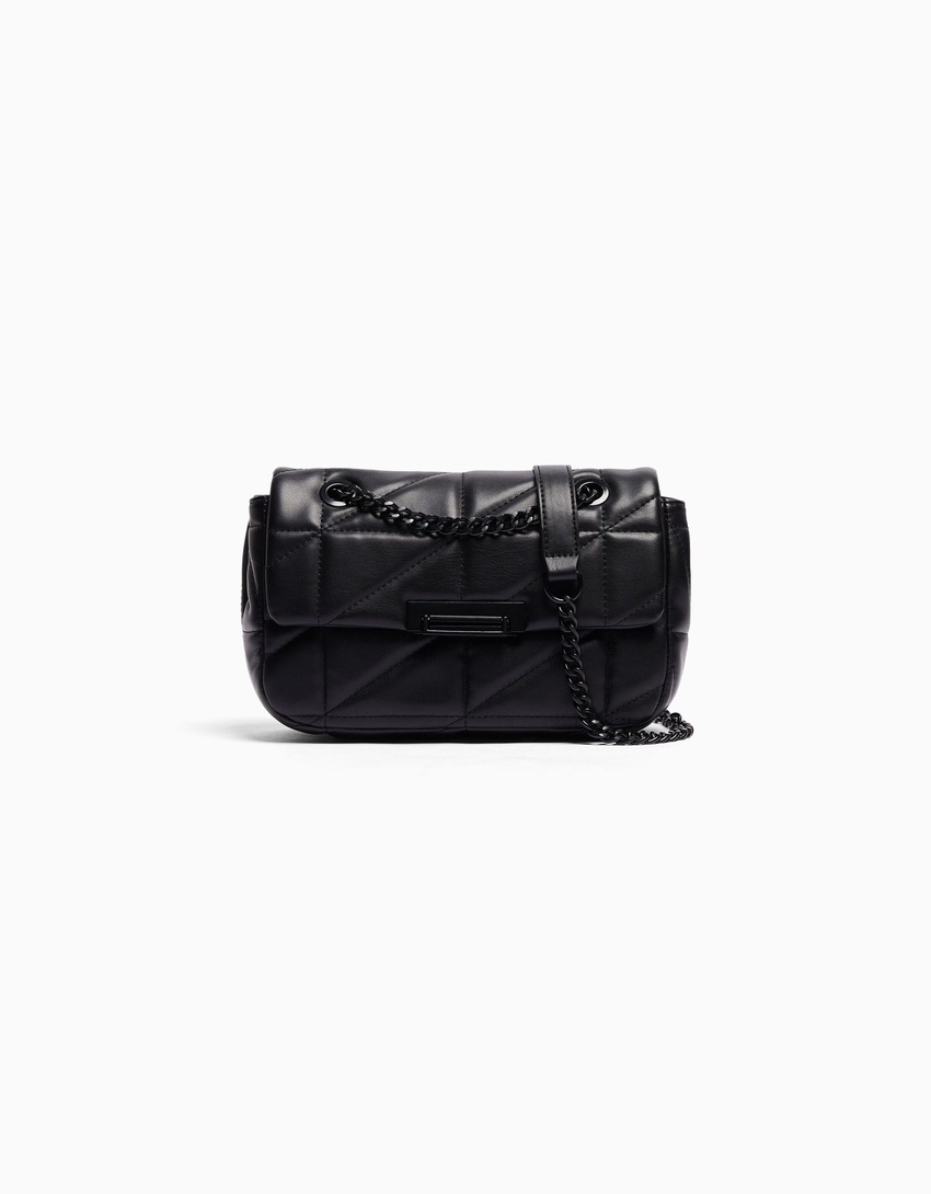 Bolsa transversal multifuncional acolchoada com corrente.