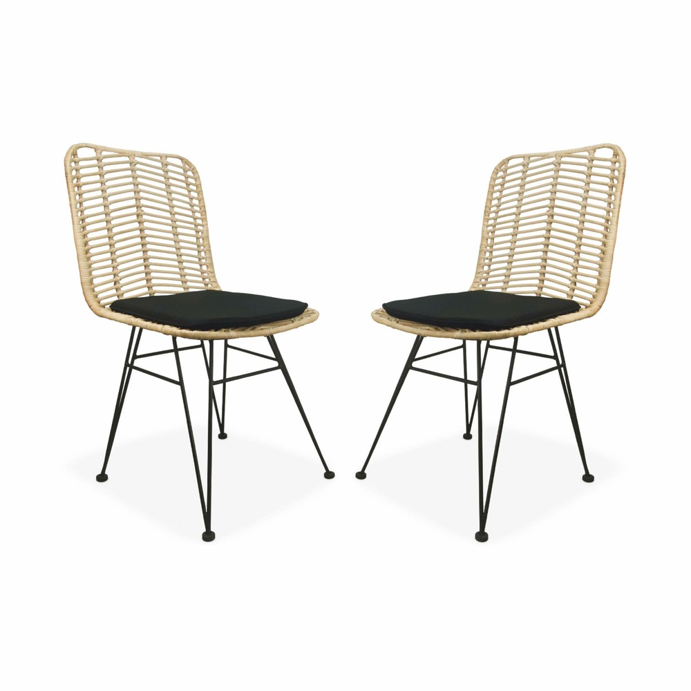 Deux chaises en rotin naturel et métal. Coussins noirs - cahya