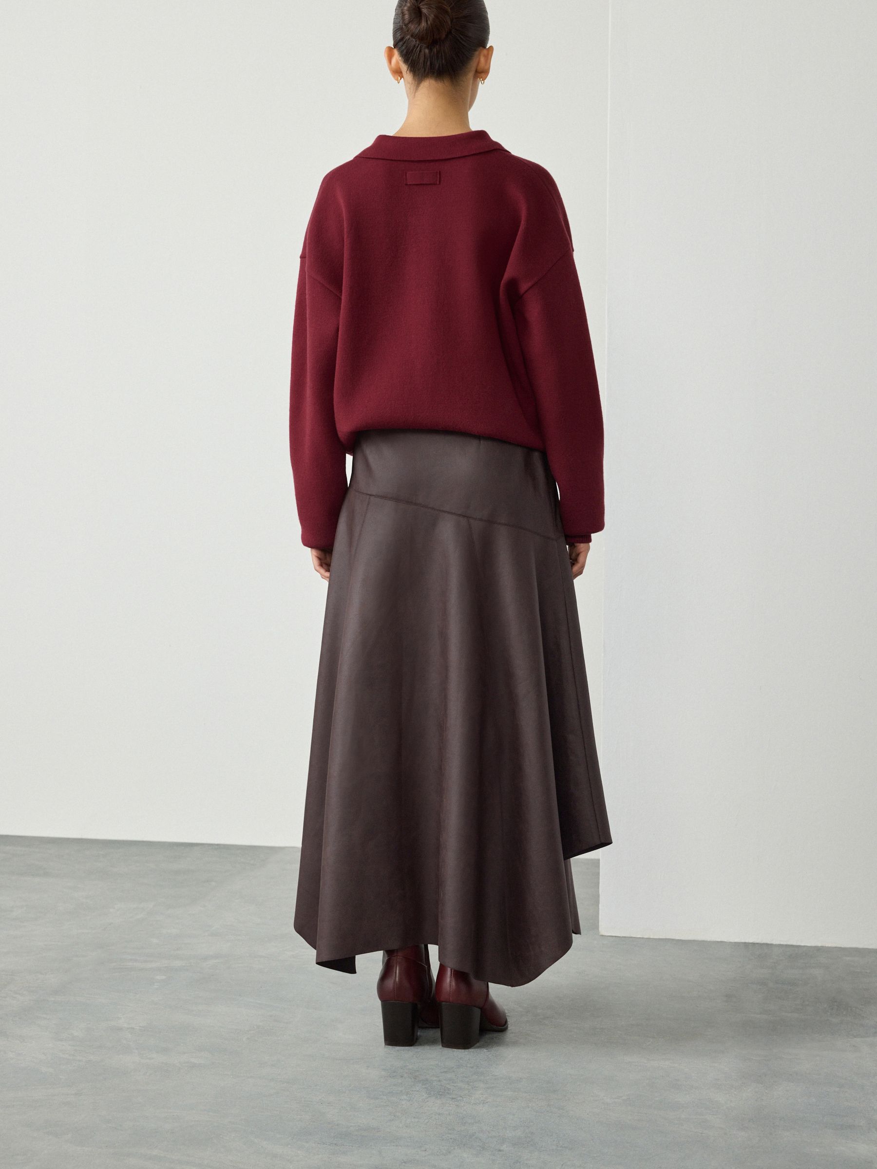 Chocoladebruin - Midi-rok met asymetrische zoom van imitatieleer