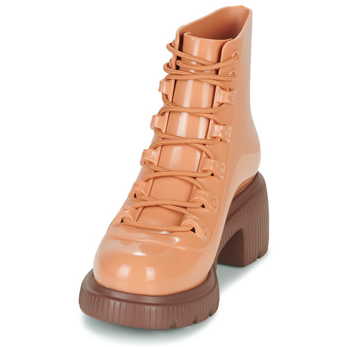 Melissa - MELISSA COSMO BOOT AD - Cognac