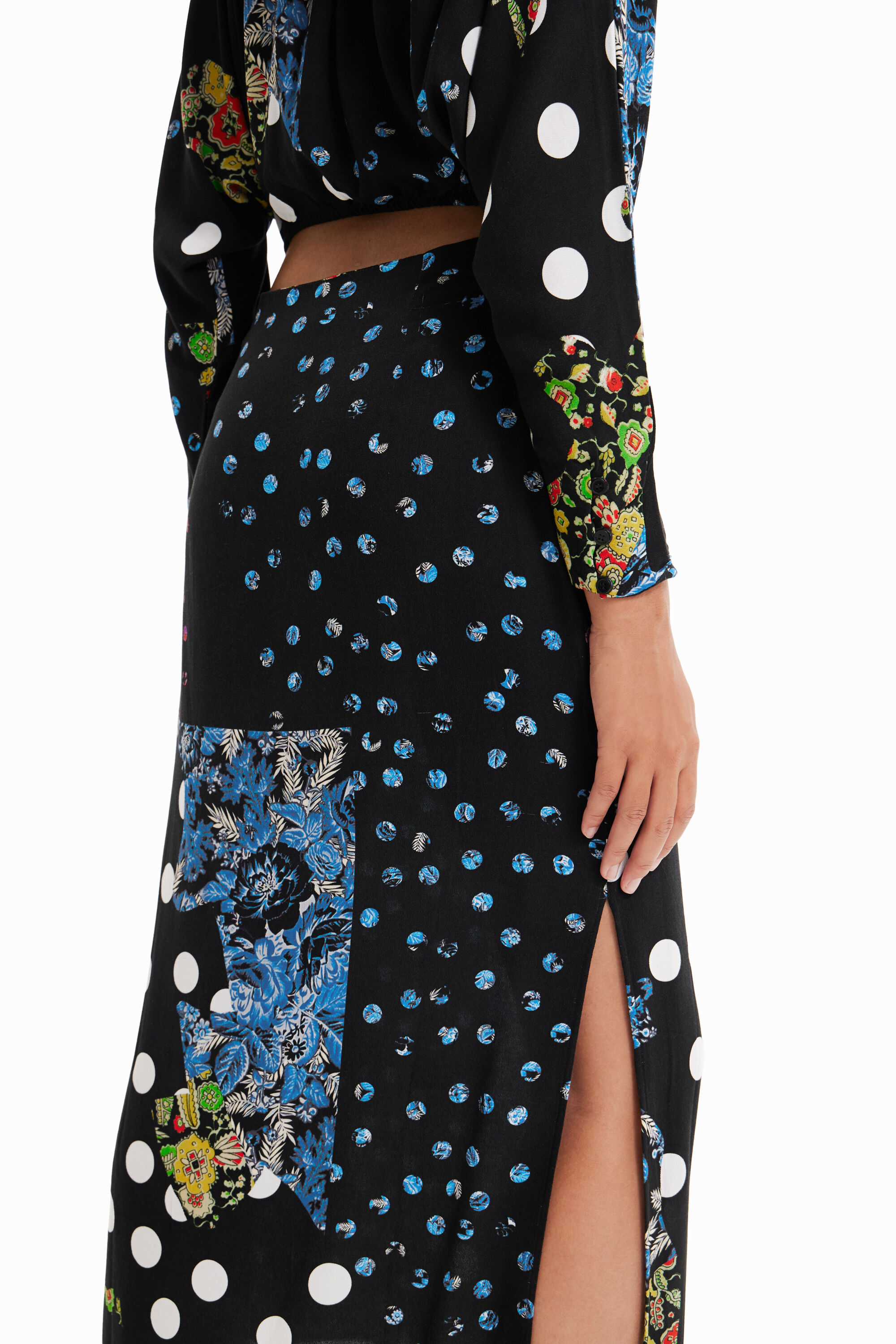 vestido midi de bolinhas