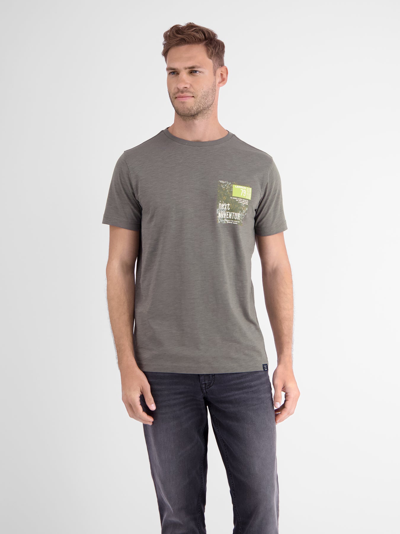 O-Neck T-Shirt. Brustprint