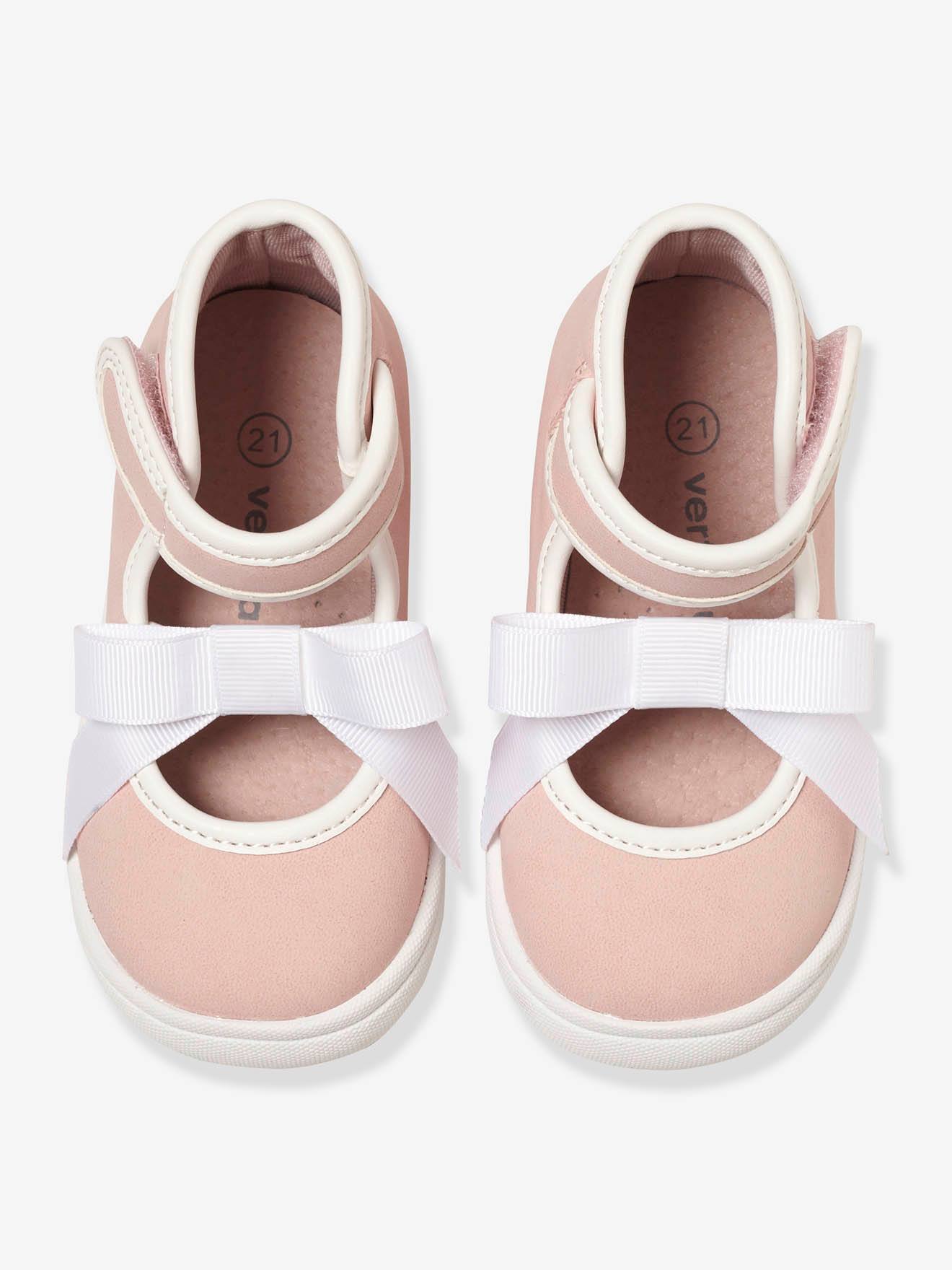 Tênis rosa claro liso e elegante para bebê menina