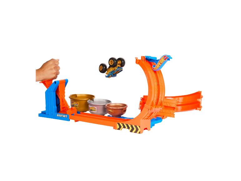 Monster Trucks Loop and Flip Trophy Challenge