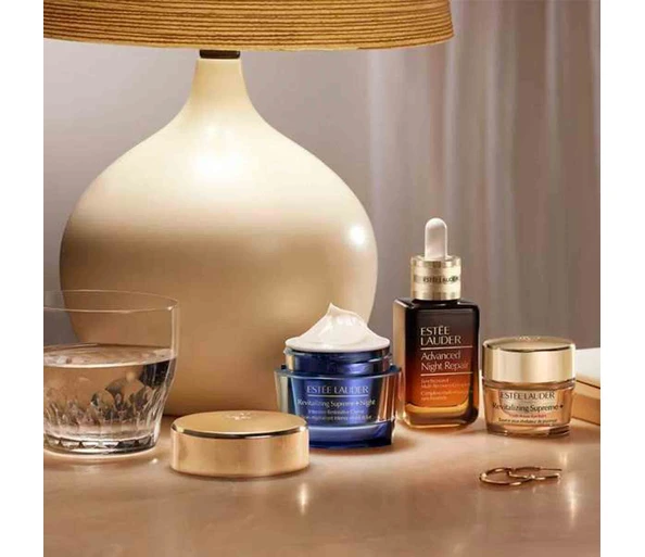 Estée Lauder Revitalizing Supreme  Youth Power Eye Balm