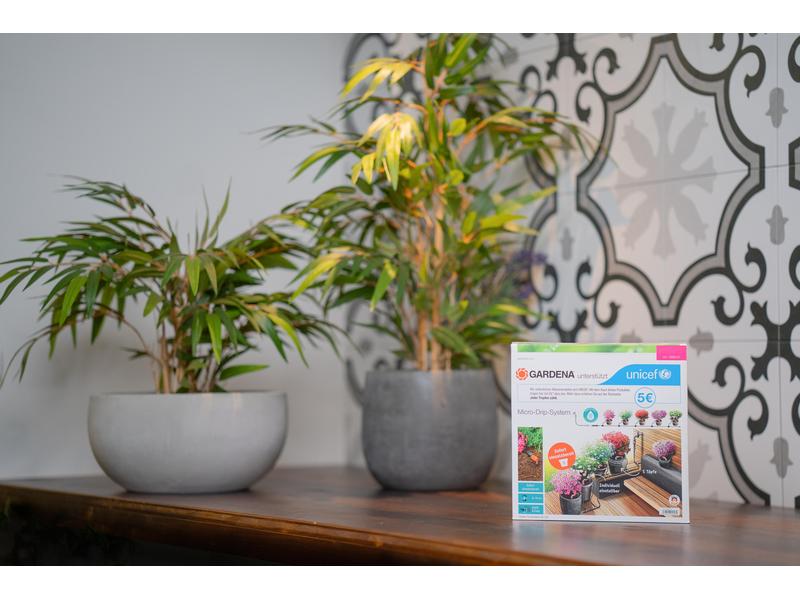 GARDENA Start-Set Tropfbewässerung für Pflanztöpfe Micro-Dr Gardena supports UNICEF – Bewässerungssystem für bis zu fünf Töpfe