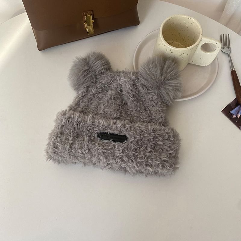 Alpha Kiss - Zachte gebreide beanie met berenoor
