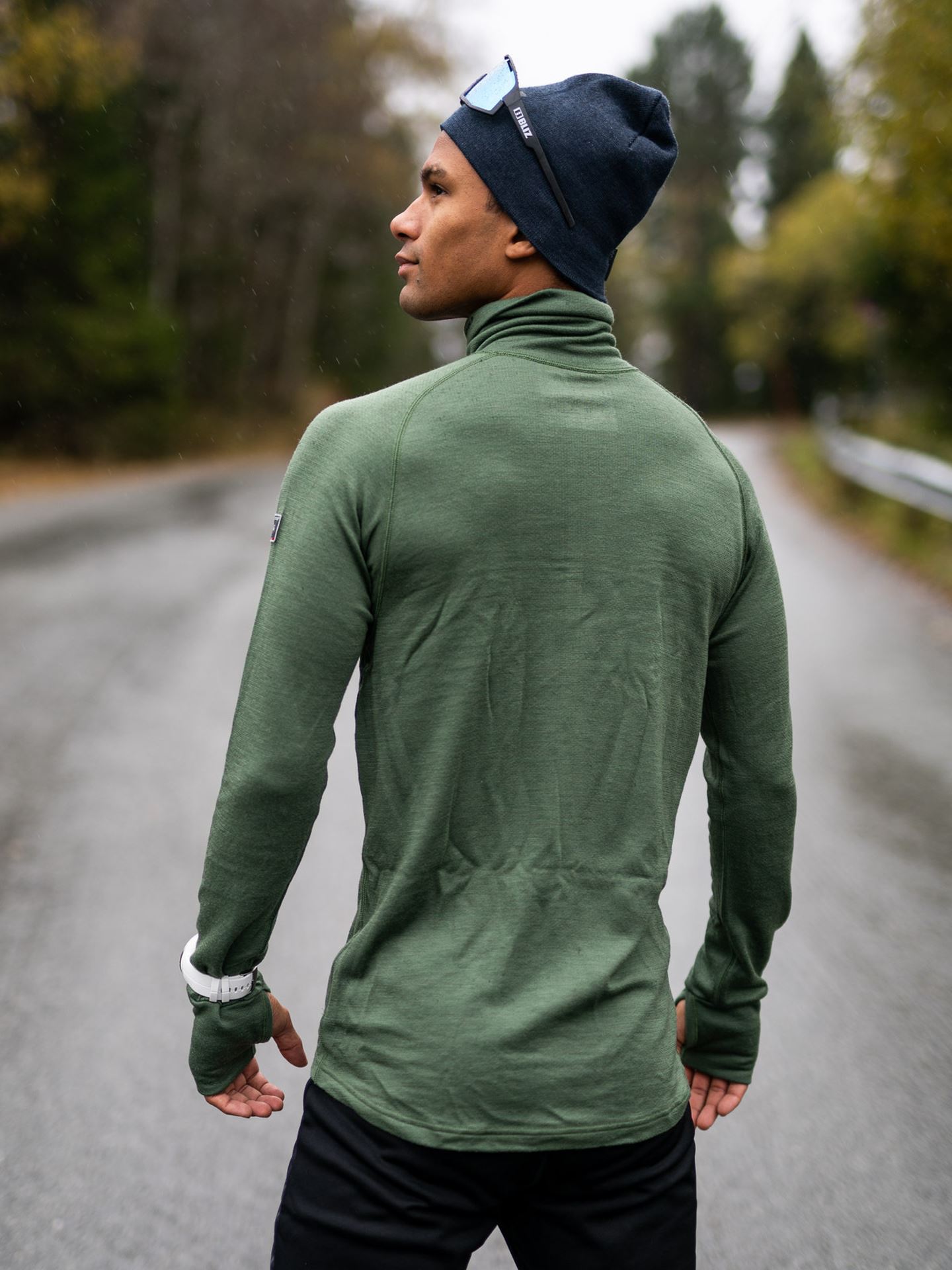 Expedition Man Zip Neck