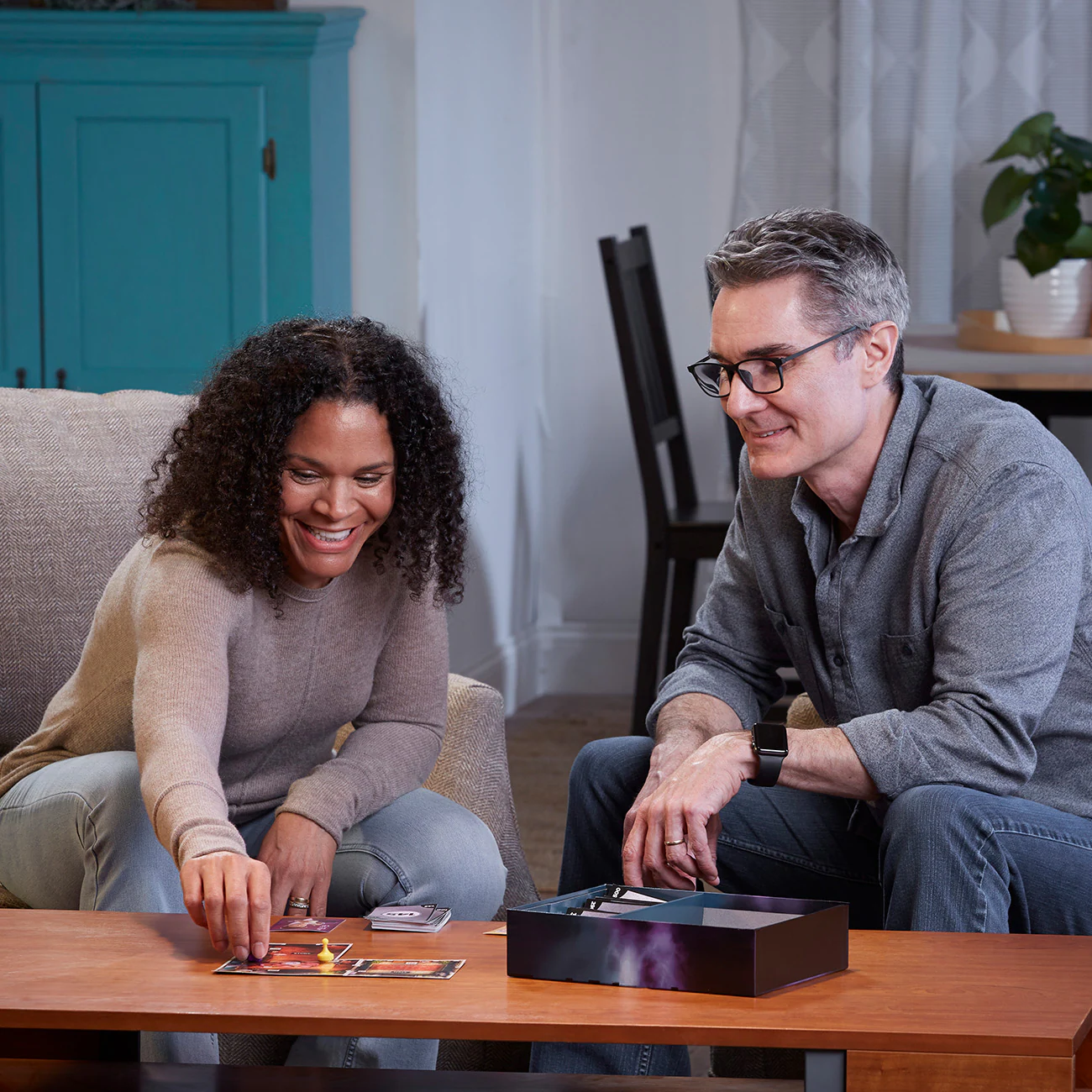 Hasbro CluedoVerrat in der Villa Mehrfarbig Spiel