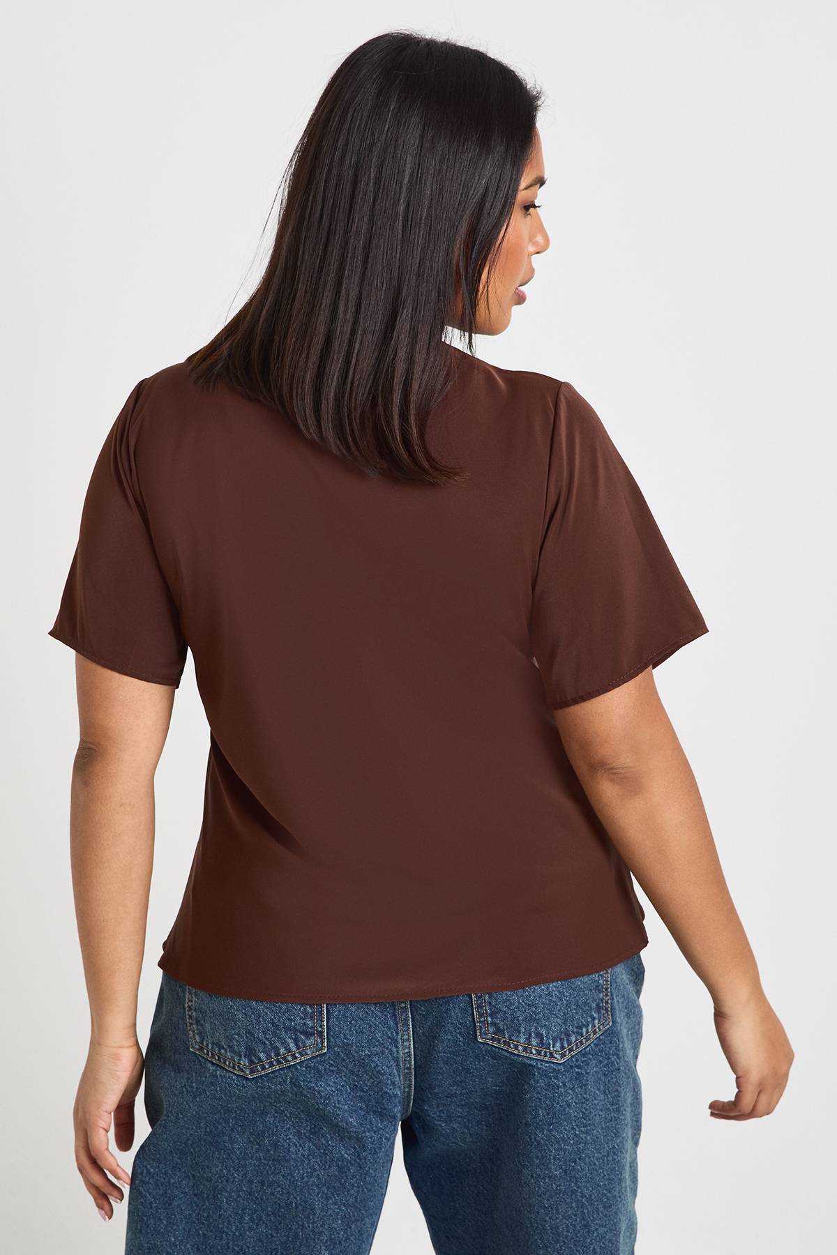 boohoo T-shirt Tissé Grande Taille Avec Détails De Finition