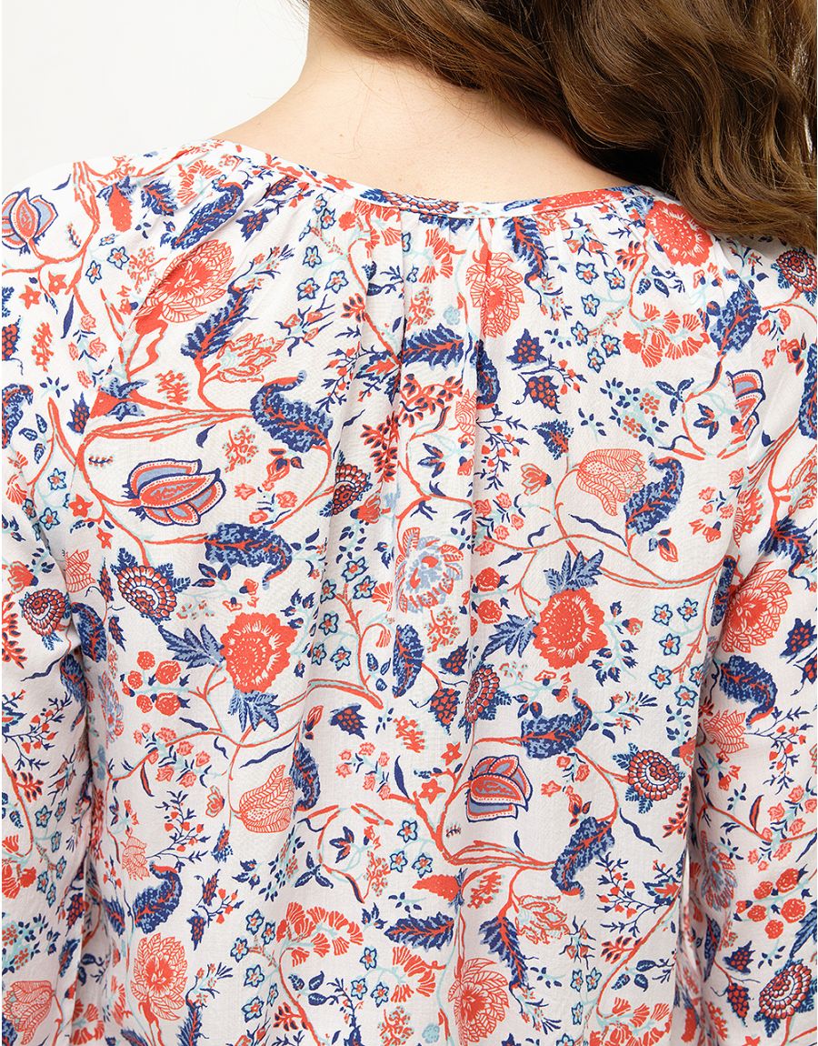 Blouse blanche fleurie