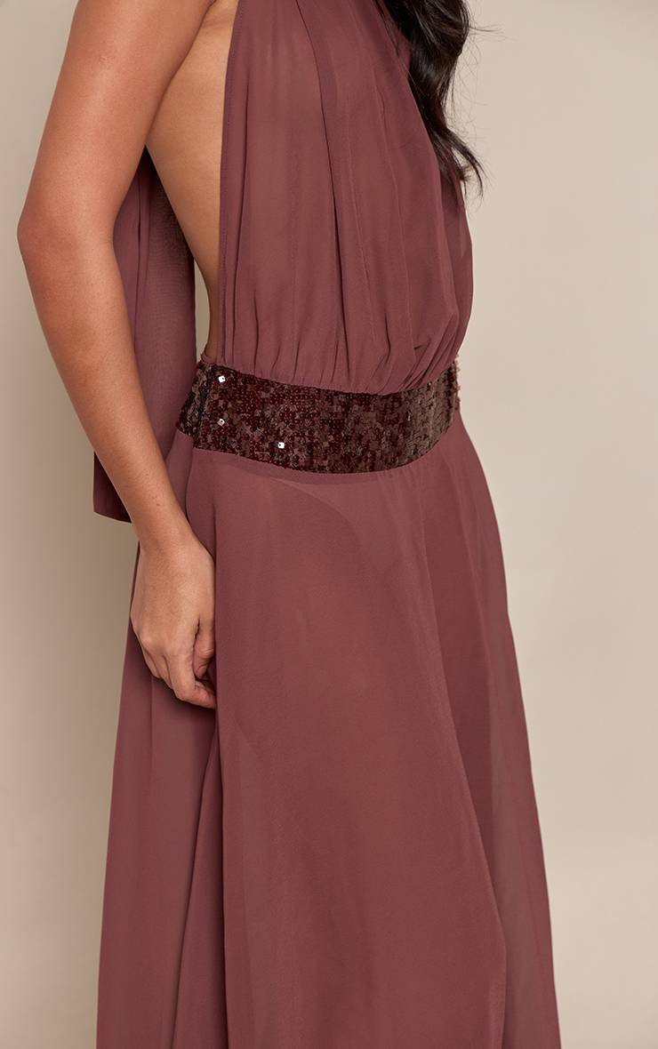 Chocolat Robe Longue En Mousseline Col Montant Avec Ceinture À Sequins