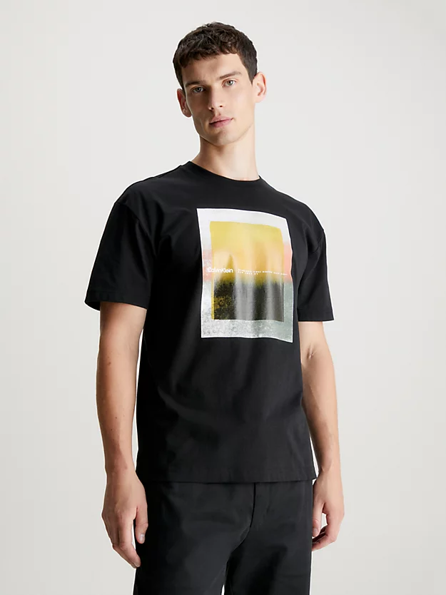 Camiseta com estampa gráfica