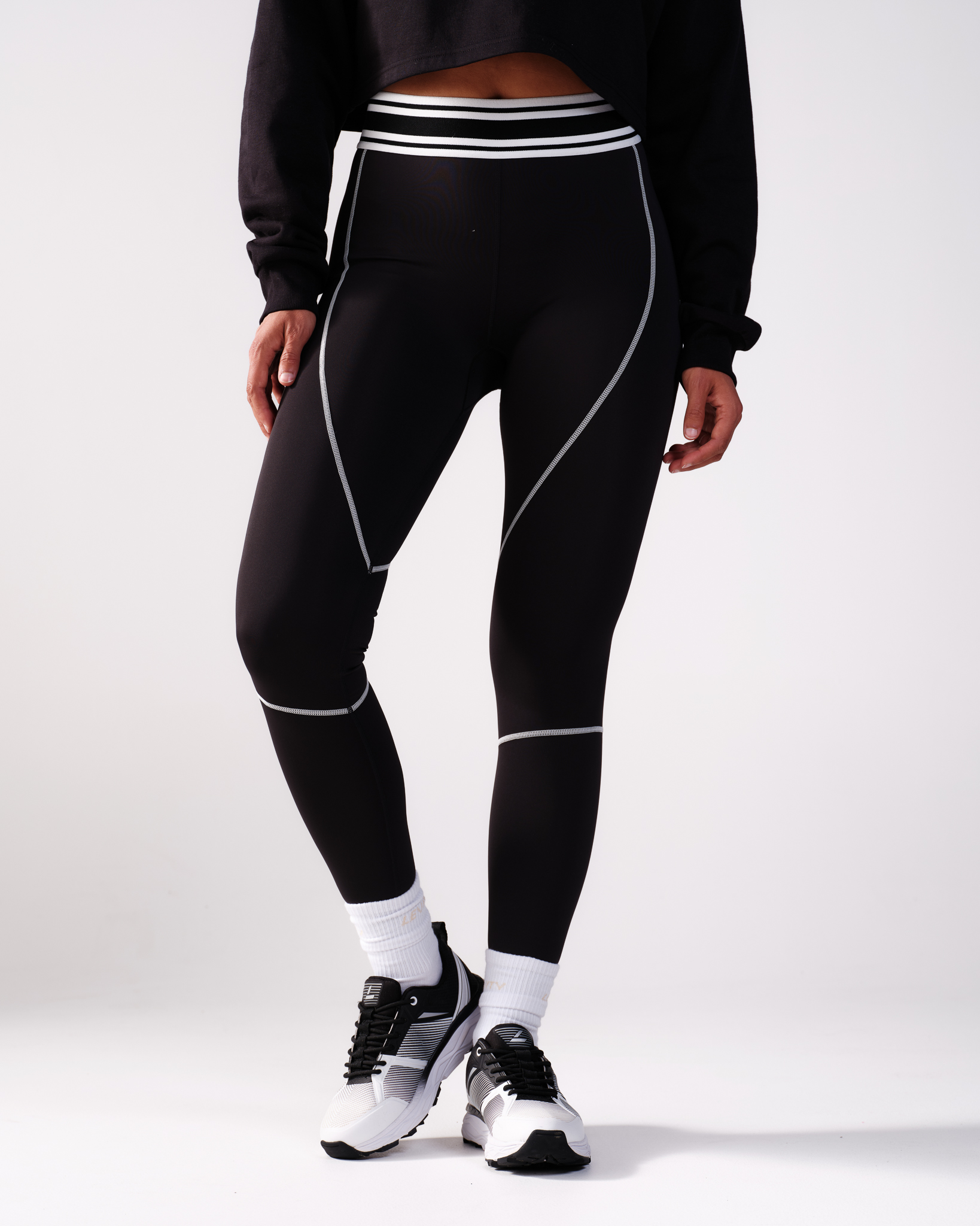 LEVITY Black'n White Tights Black