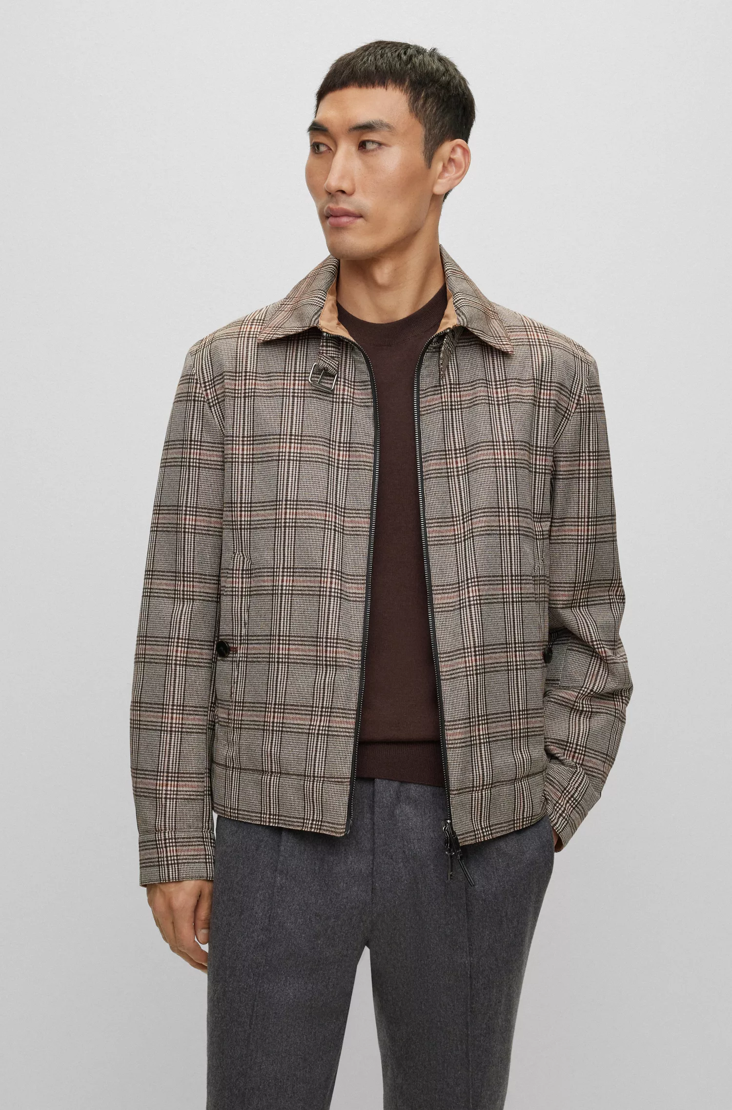 Jaqueta blusão reversível BOSS Camel, repelente à água e com estampa xadrez.