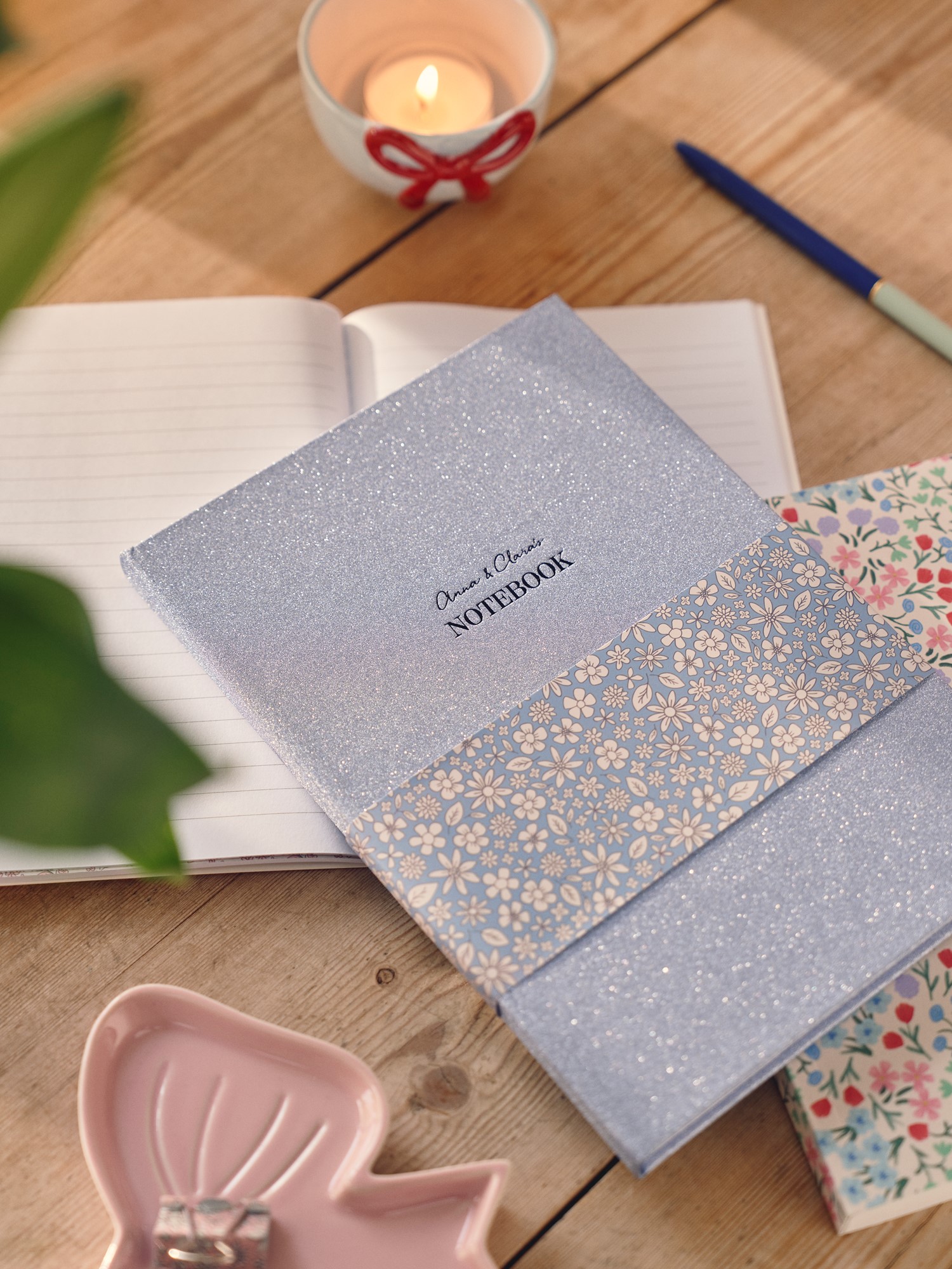 Notesbog med linjeret papir A5 | Papir. A5. Hardcover. 162 sider. | Lavender