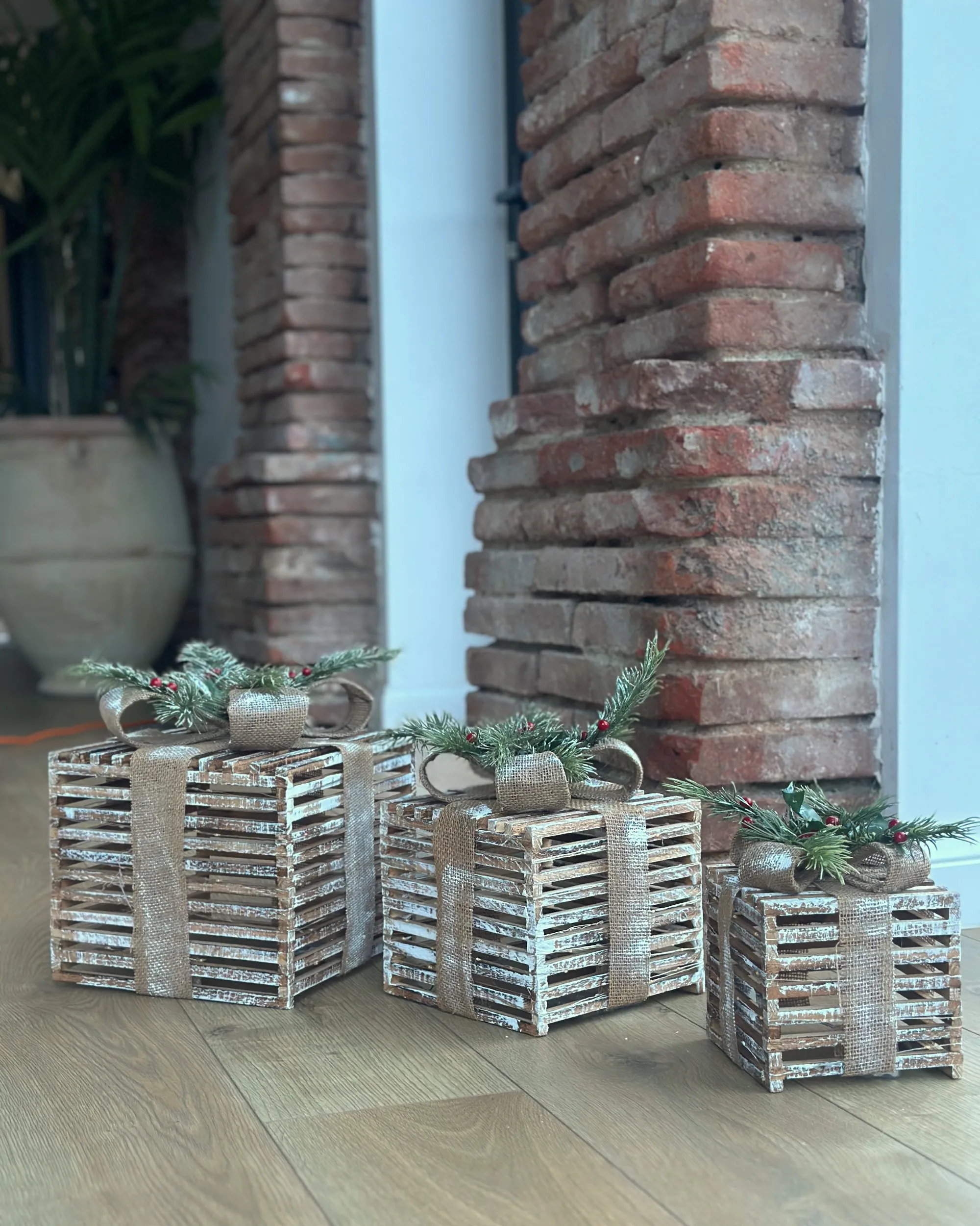 Set van 3 kerstdecoraties LED ROINE Kerstcadeaus 15/20/25 cm Bruin