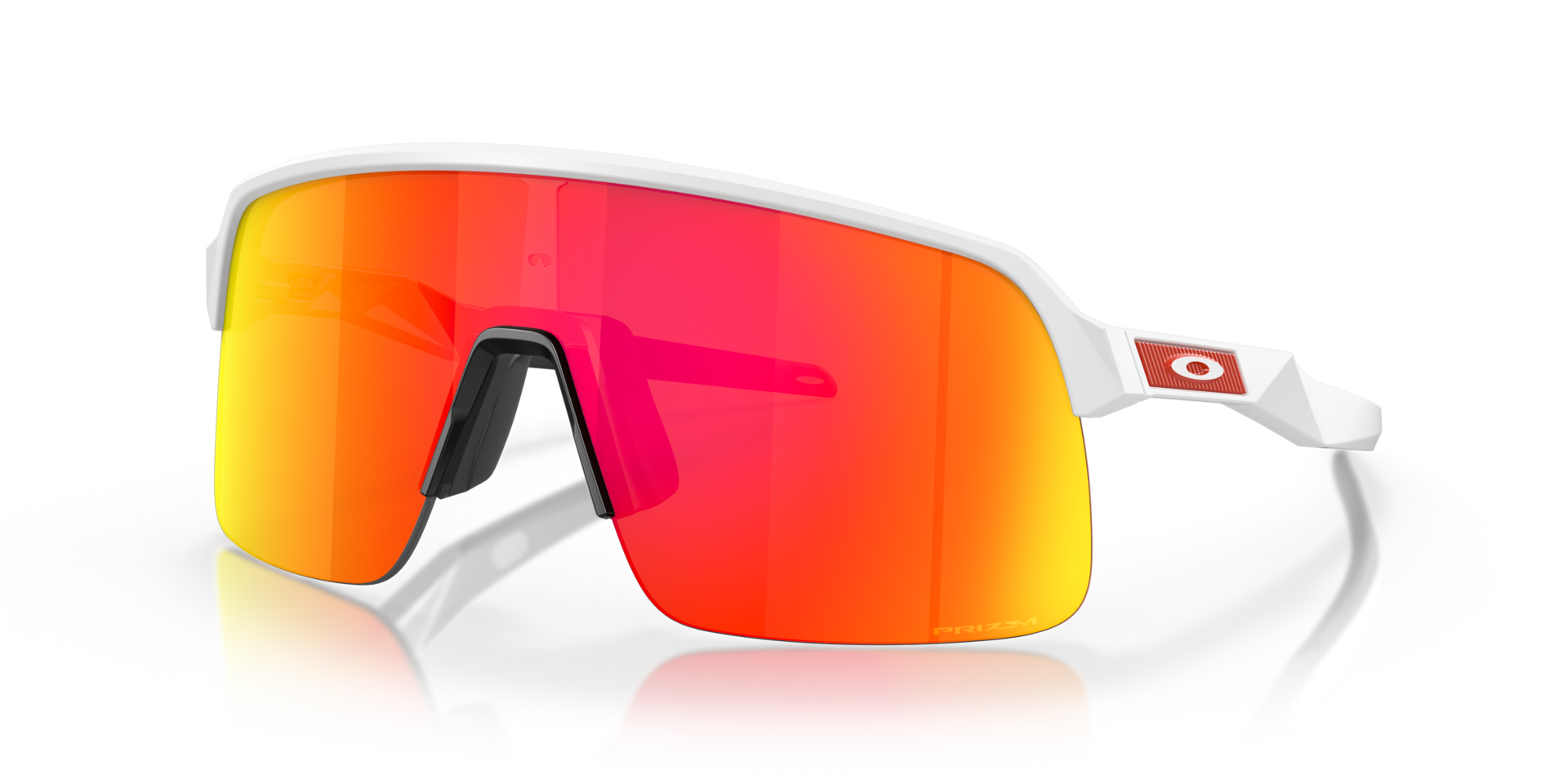 Oakley Sutro Lite Matte White w/Prizm Ruby Gir syklister en modig og allsidig stil som passer både på og av sykkelen