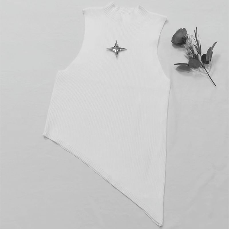Onipixiy - Mock Neck Plain Asymmetrische Ster Accent Slim Fit Crop Tanktop