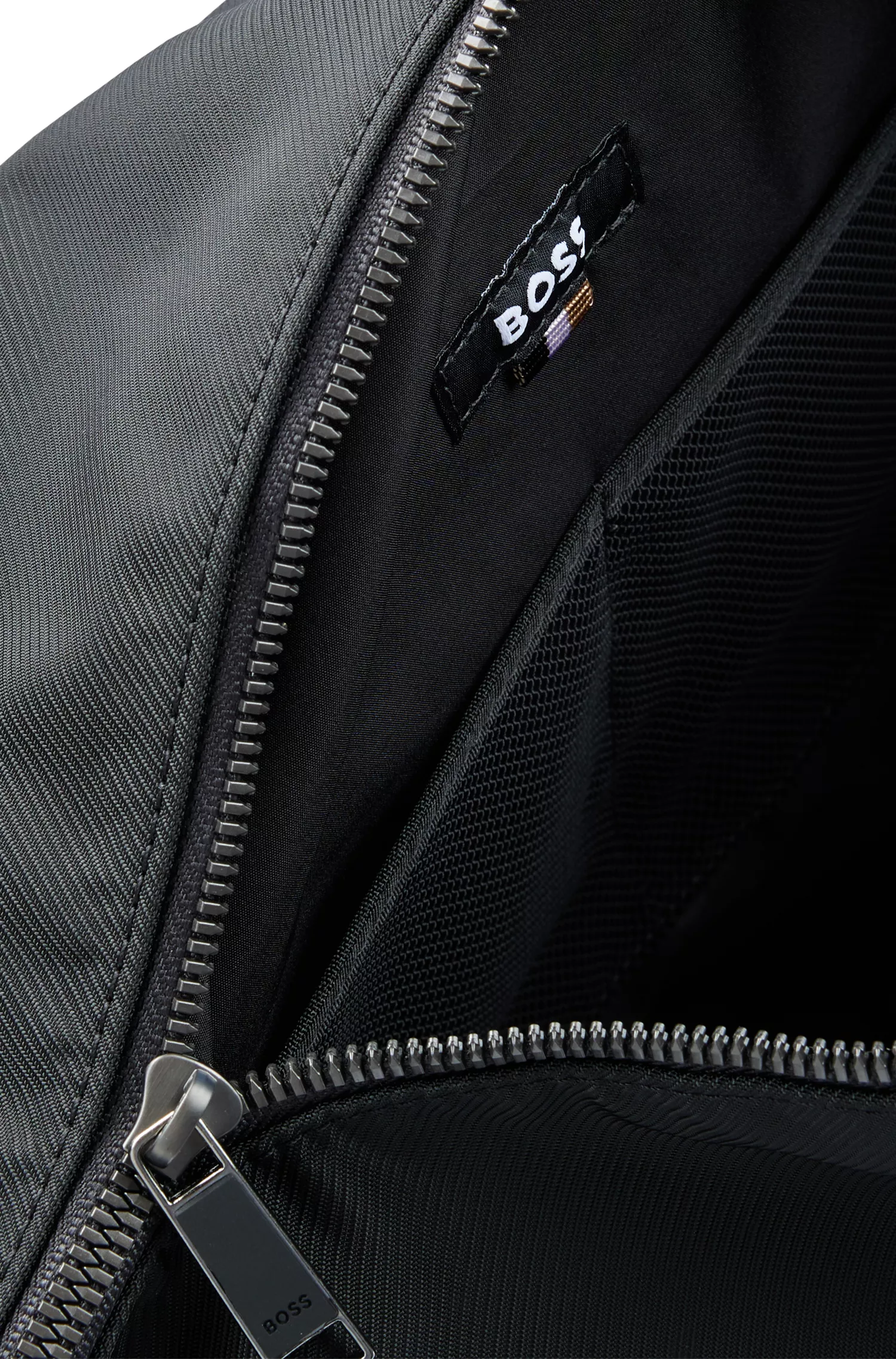 Bolsa de viagem BOSS Black-BOSS x Matteo Berrettini com logotipo e faixa característica.