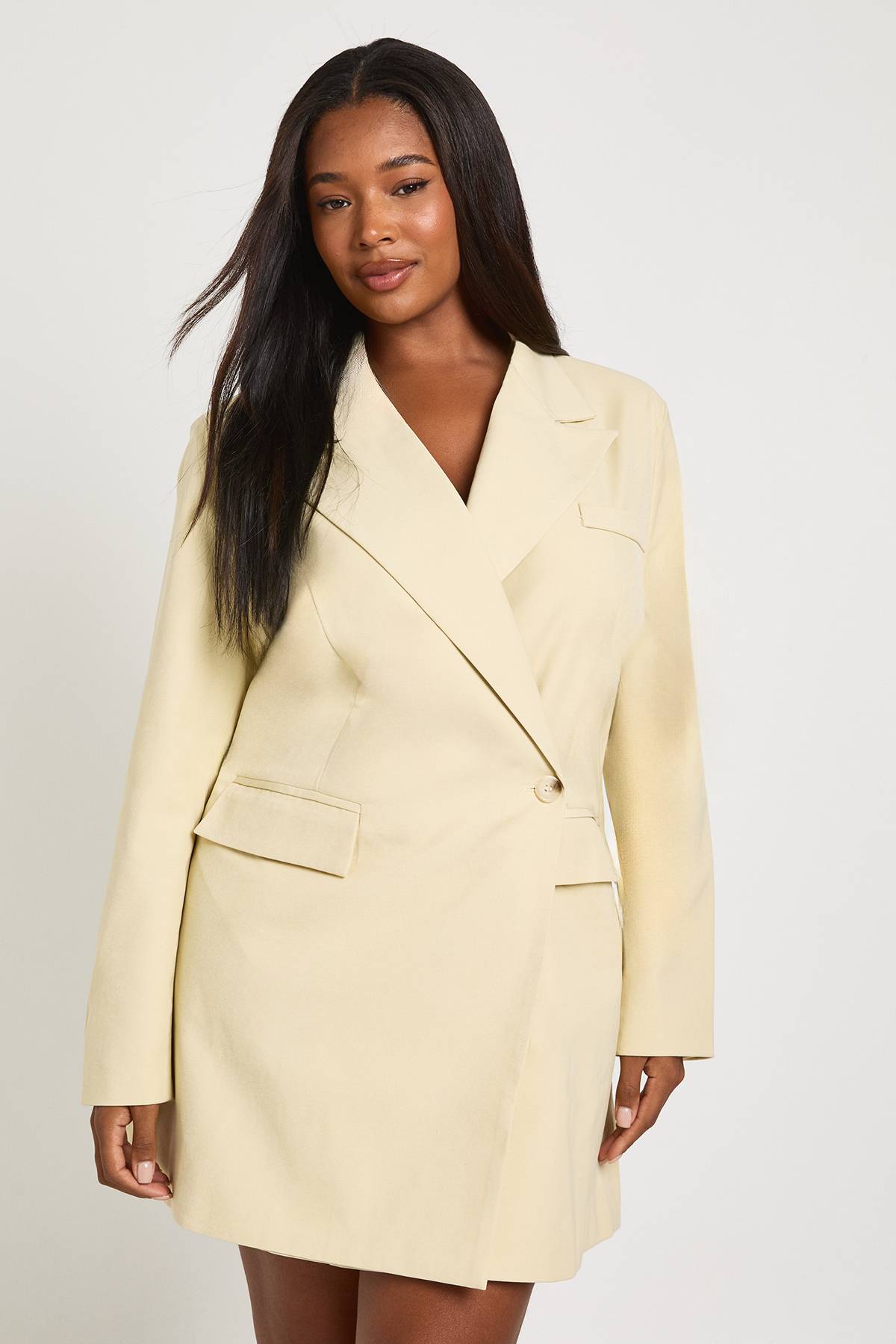 boohoo Robe Blazer Oversize Cache-cœur À Bouton Corne Grande Taille