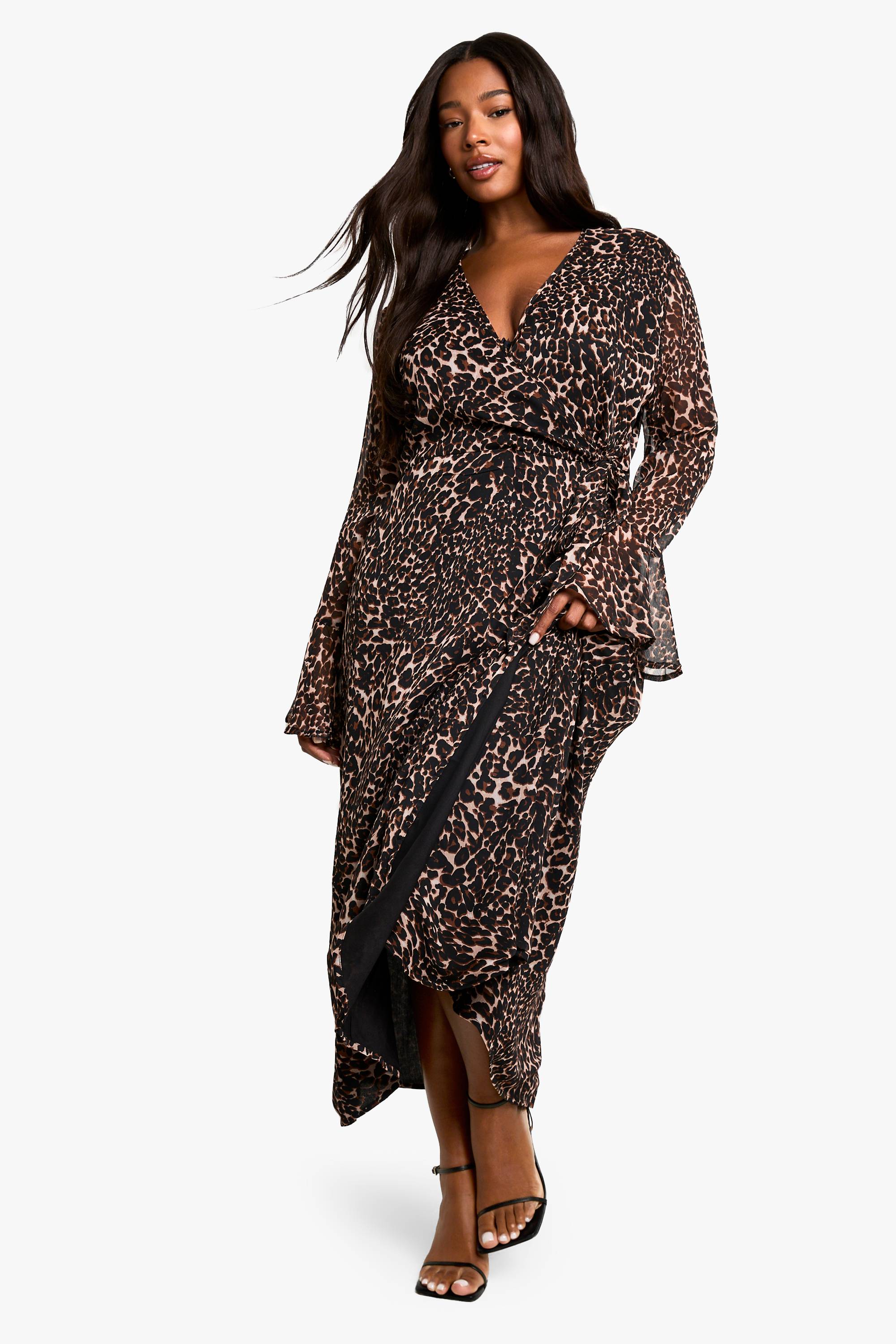 boohoo Plus Robe midaxi enveloppante en chiffon à imprimé léopard