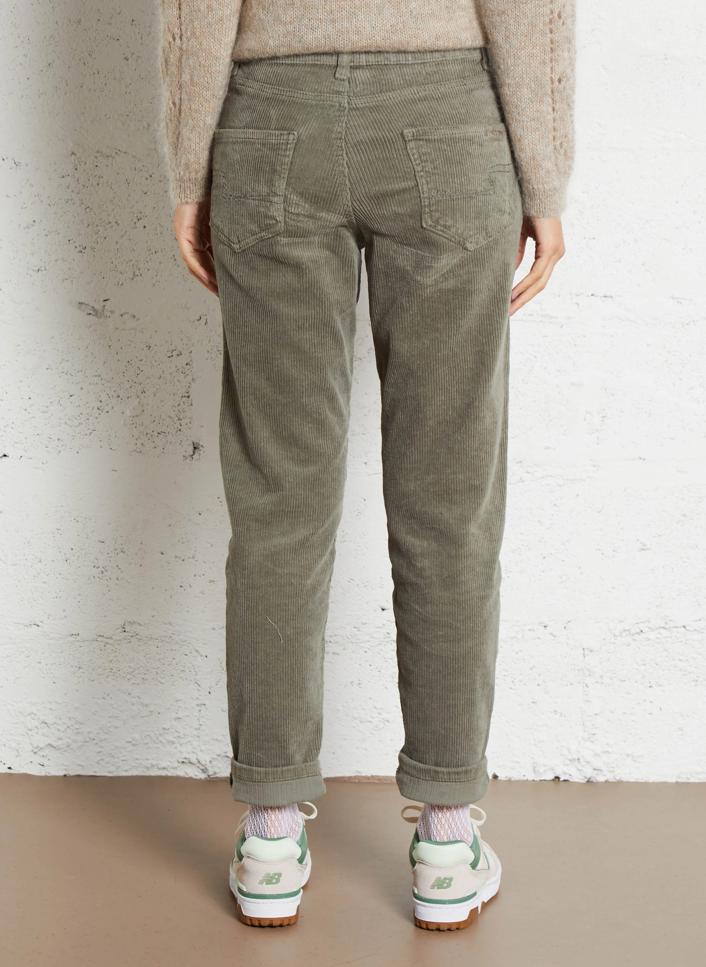 PAVLINA - Pantalon droit velours côtelé en coton stretch| Vert