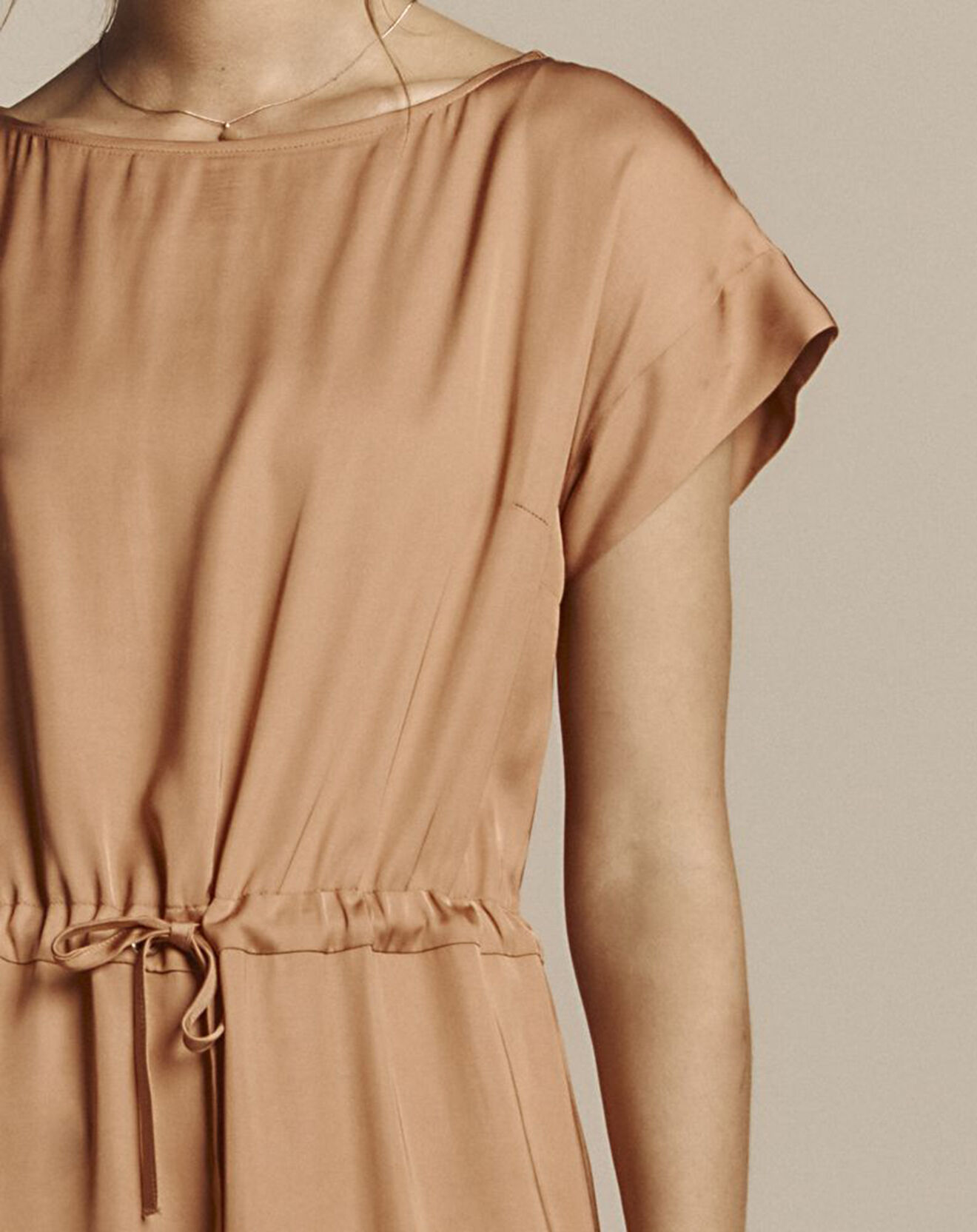 Devernois Robe Rivelyn ample et fluide taupe