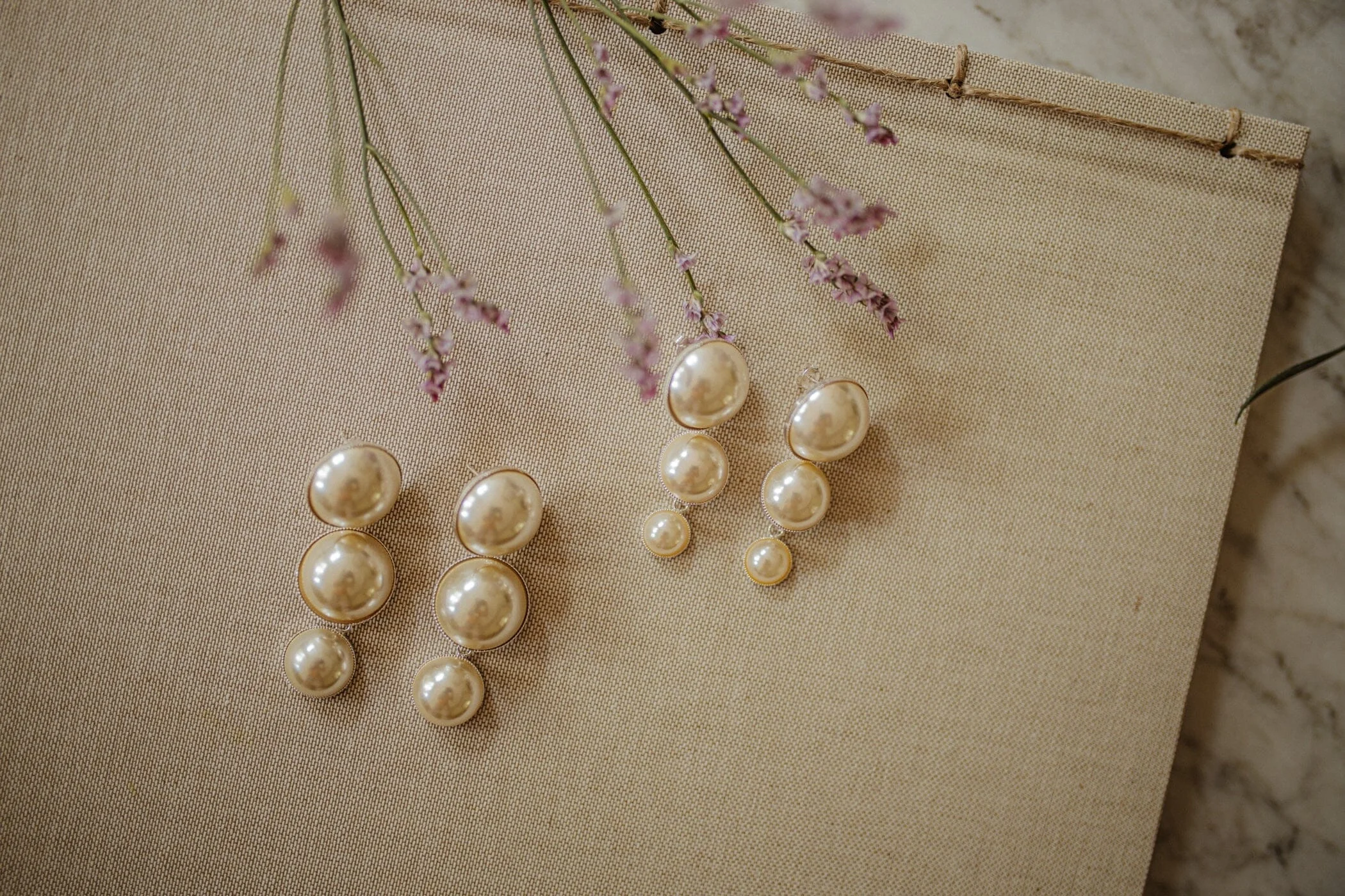 NÉLYA - Maxi boucles d'oreilles puces pendantes perles plaqué argent | Argent
