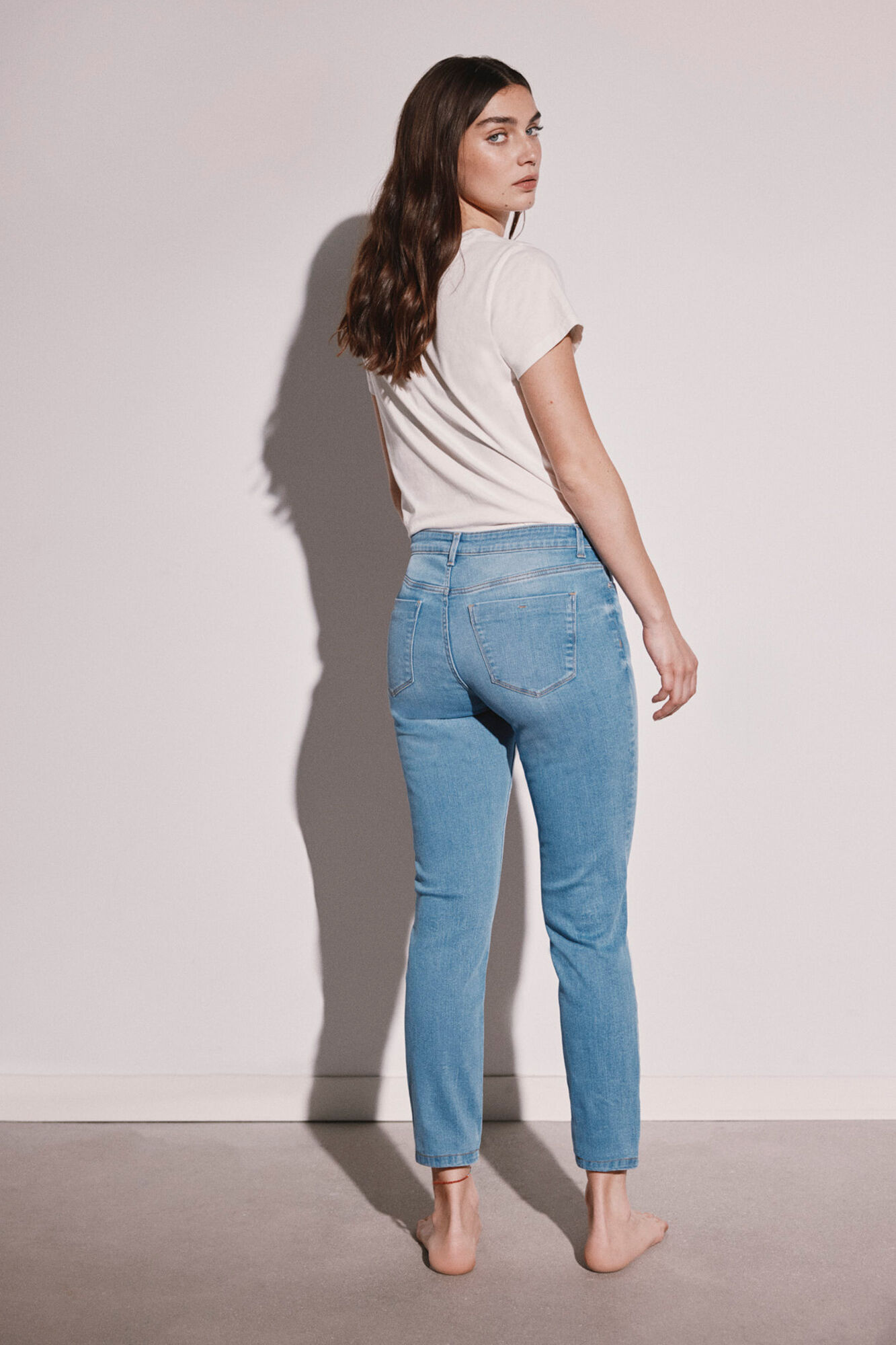 Calça jeans cropped slim, lavagem sustentável