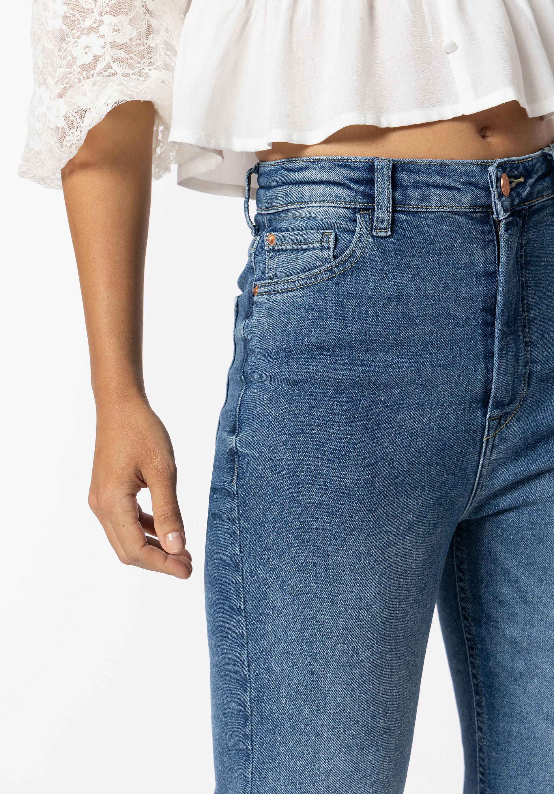 Jeans Mom Slim Fit Cintura Alta