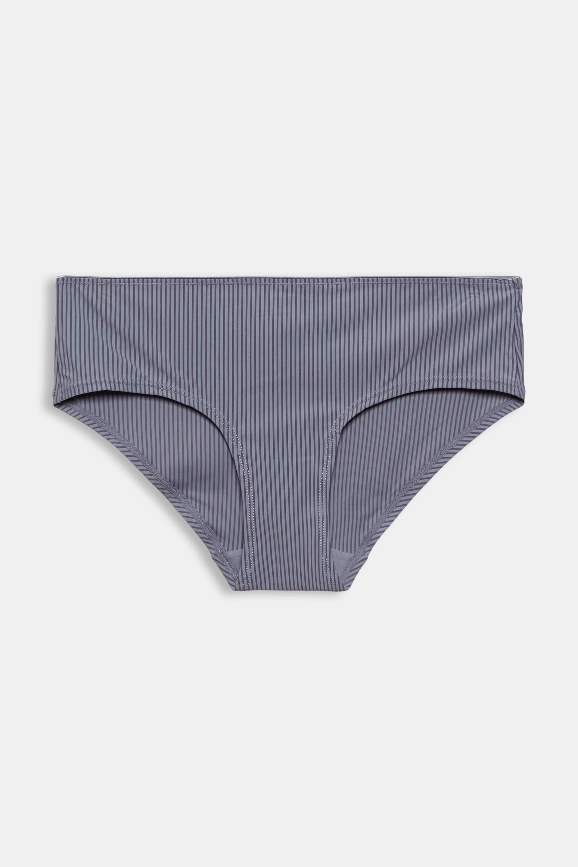 En matière recyclée le shorty taille basse en microfibre