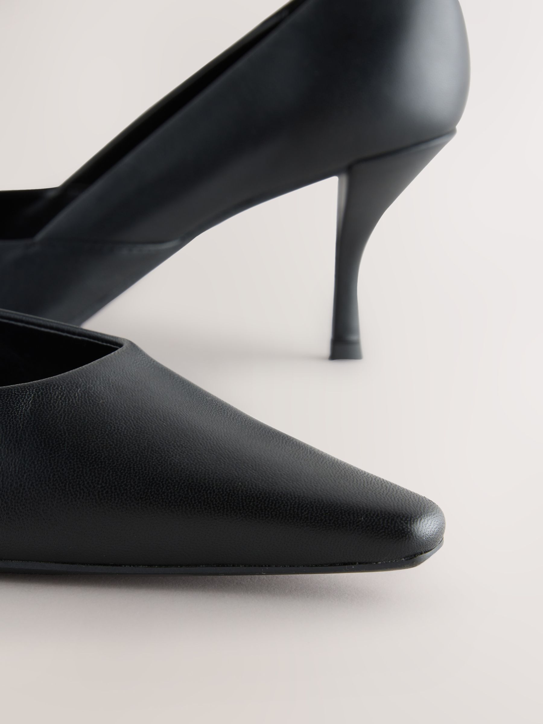 Zwart - Forever Comfort® leren pumps met puntneus en hak